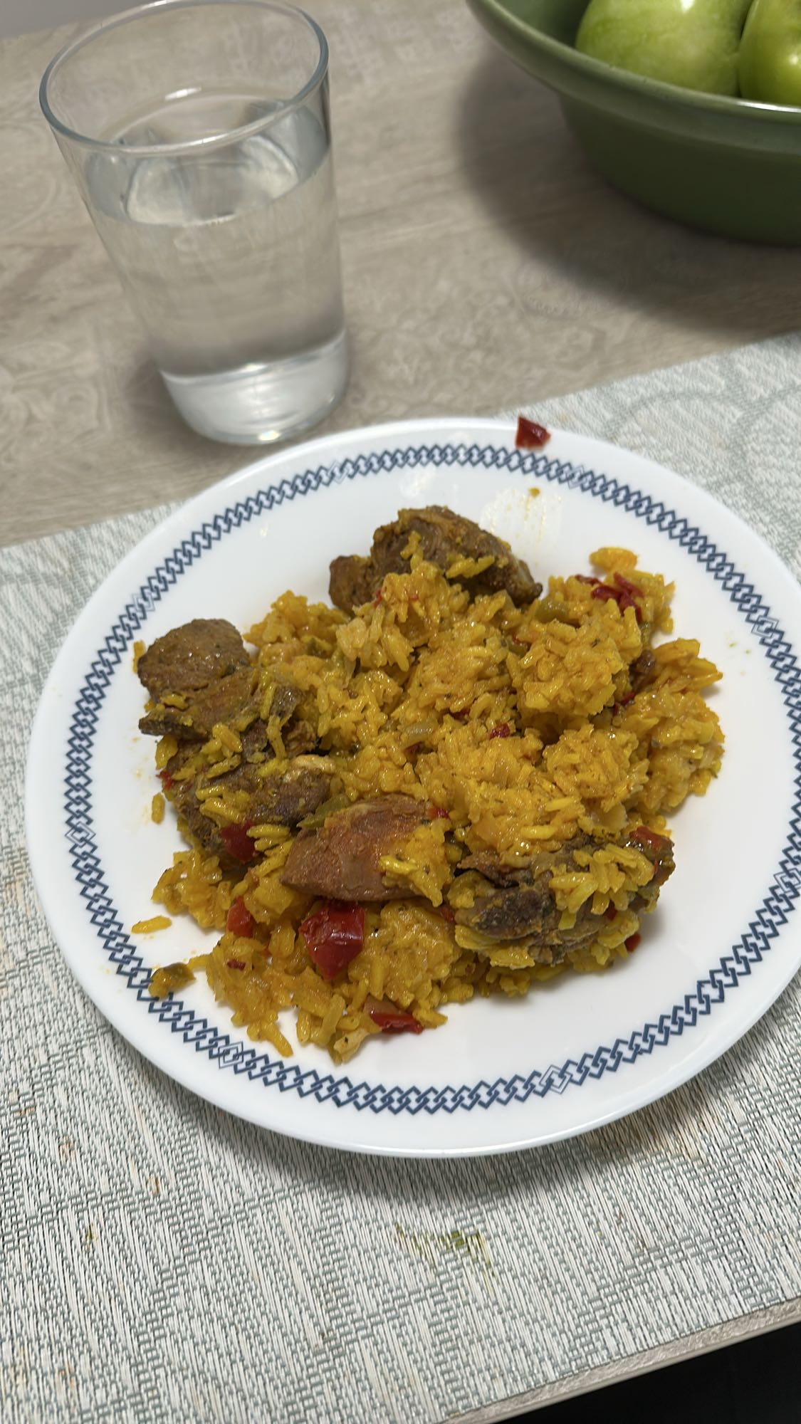 arroz con carne y pimientos
