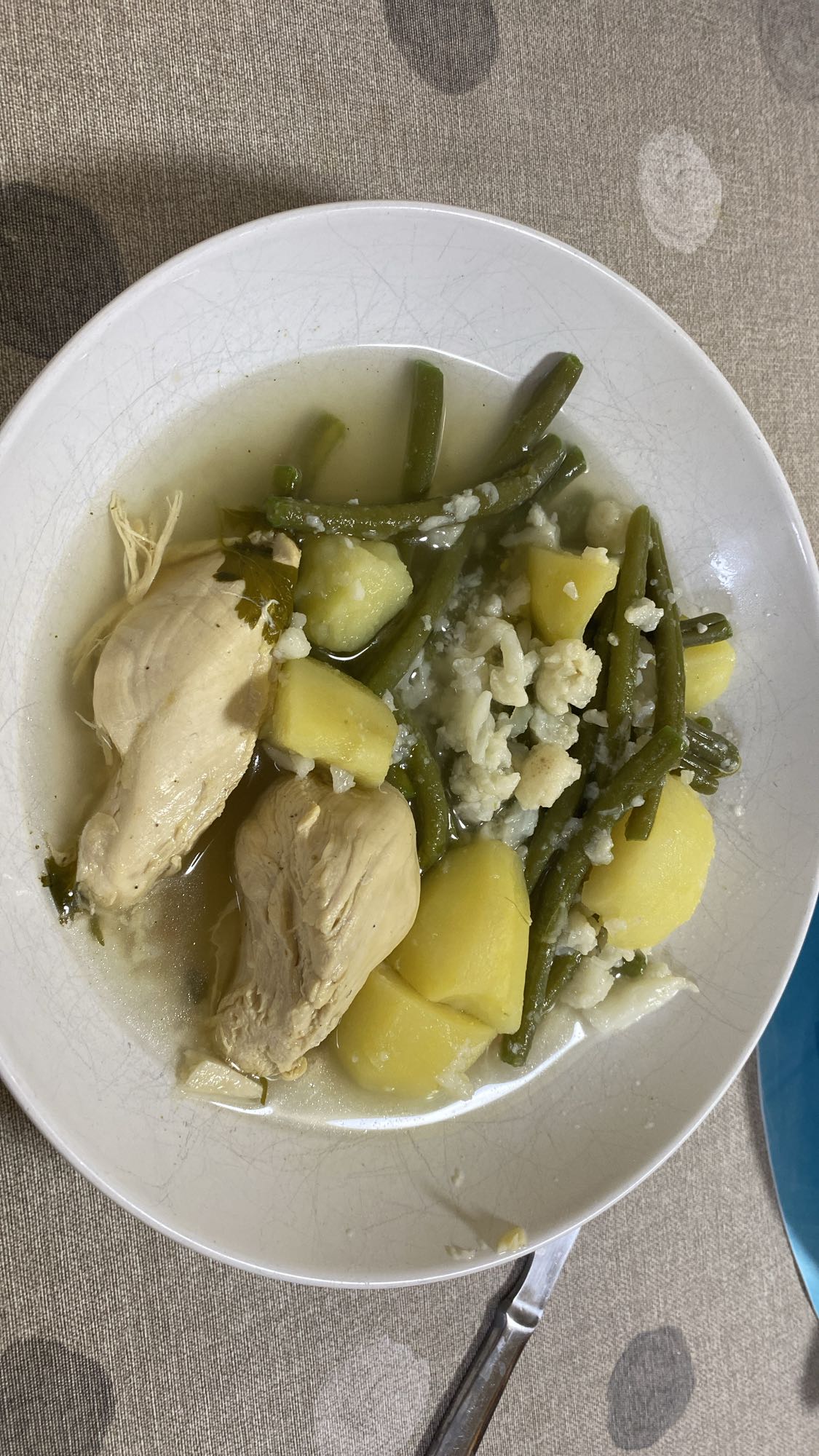Sopa de pollo y verduras