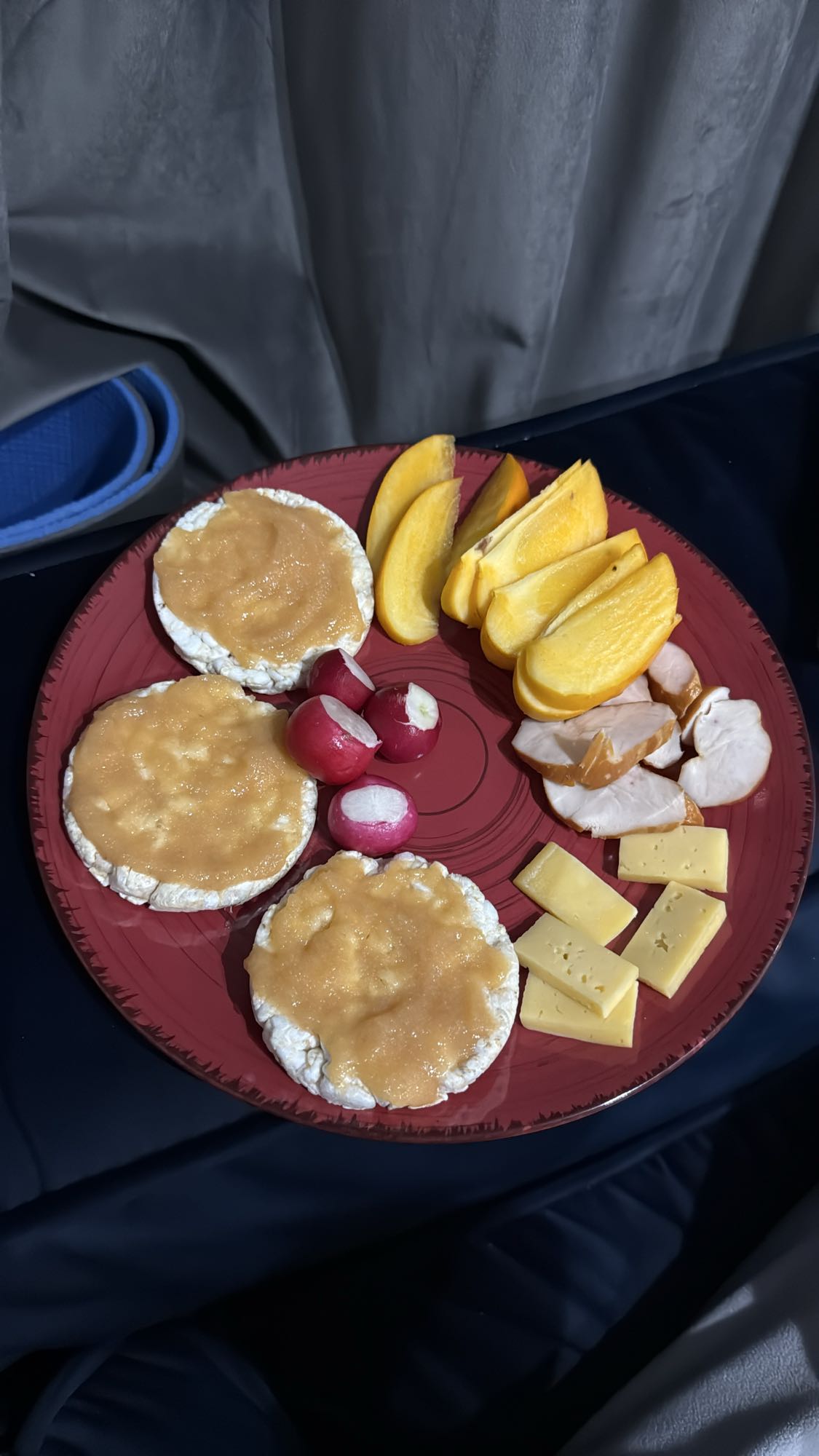 Тарелка с закусками