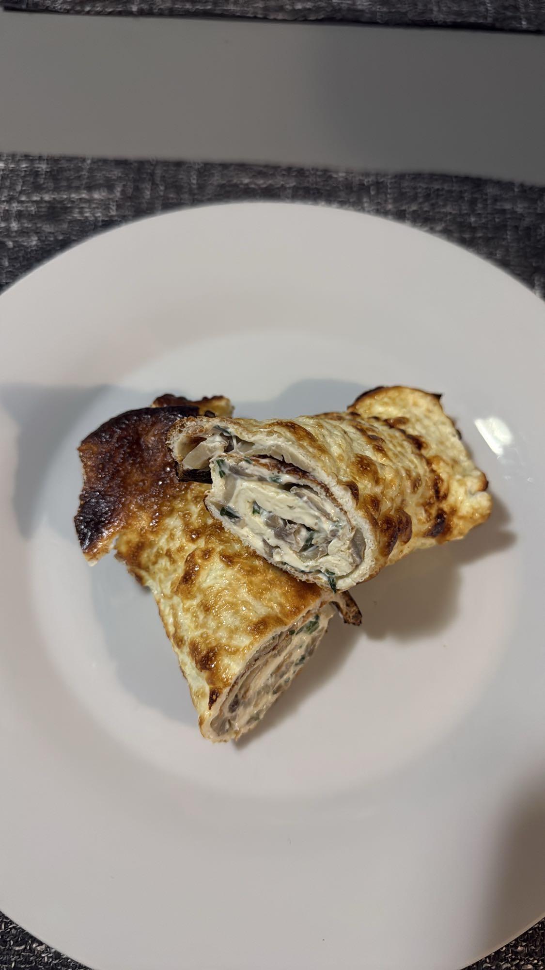 Ruladă cu ou și ciuperci