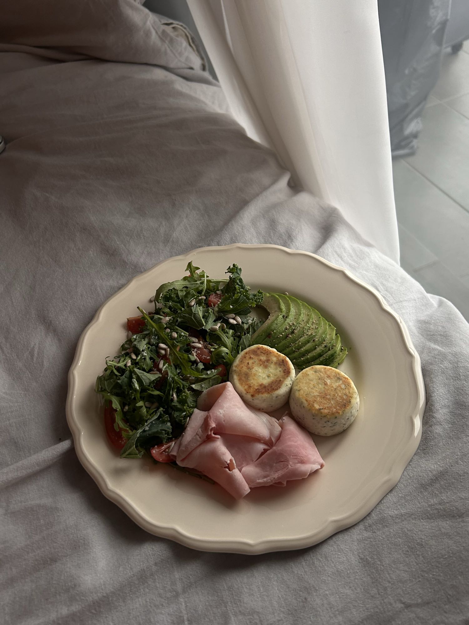 Talerz śniadaniowy z szynką