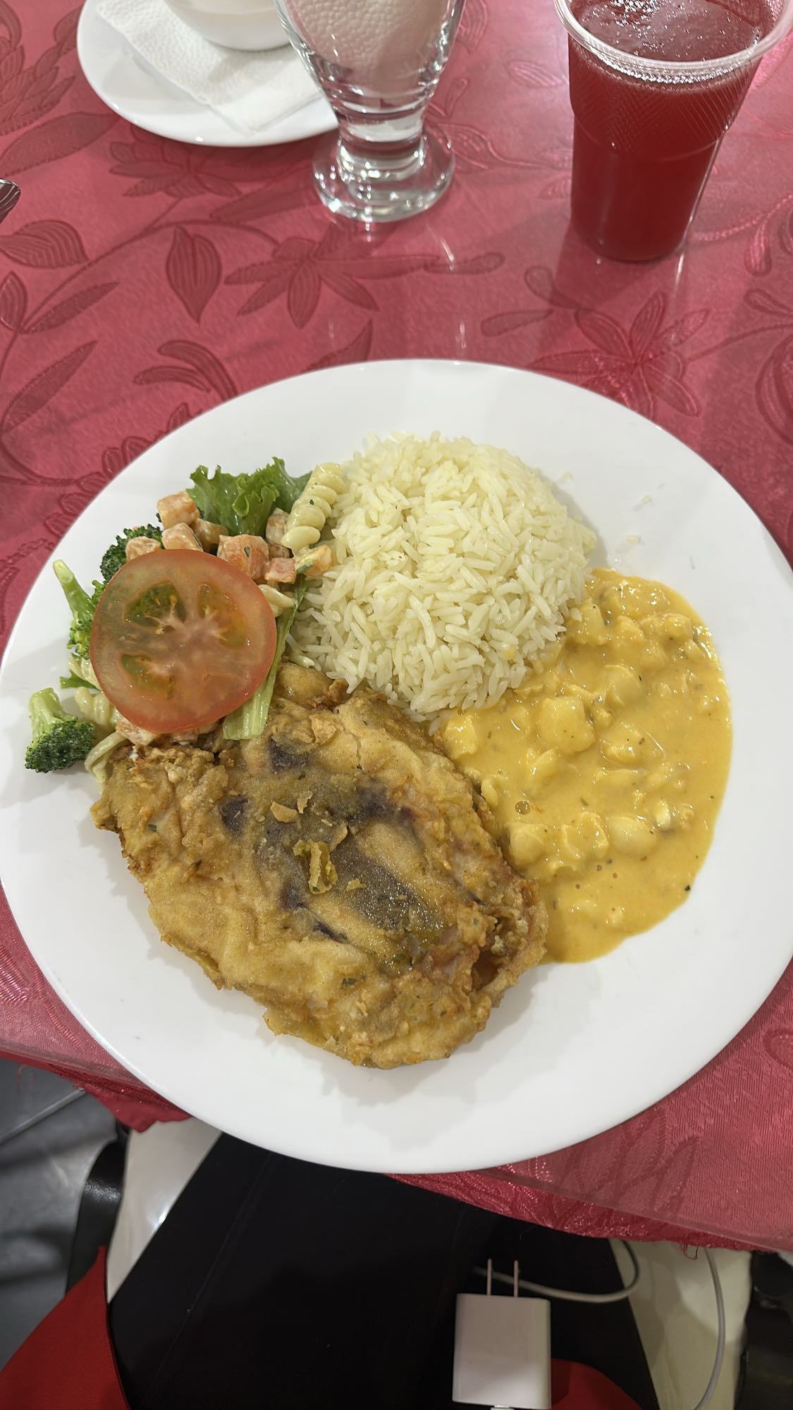 Almuerzo con arroz y filete