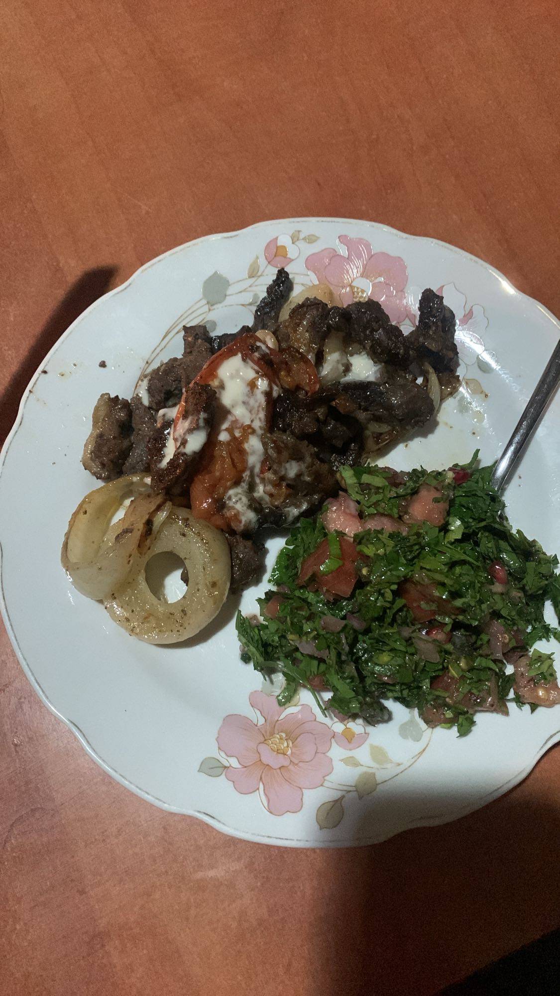 Beef with salad and onions