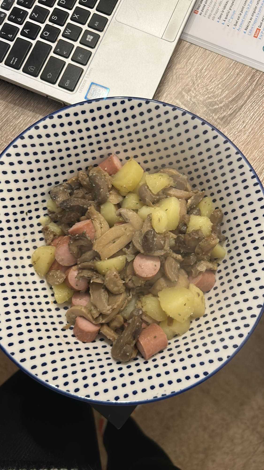 Pommes, champis, saucisse