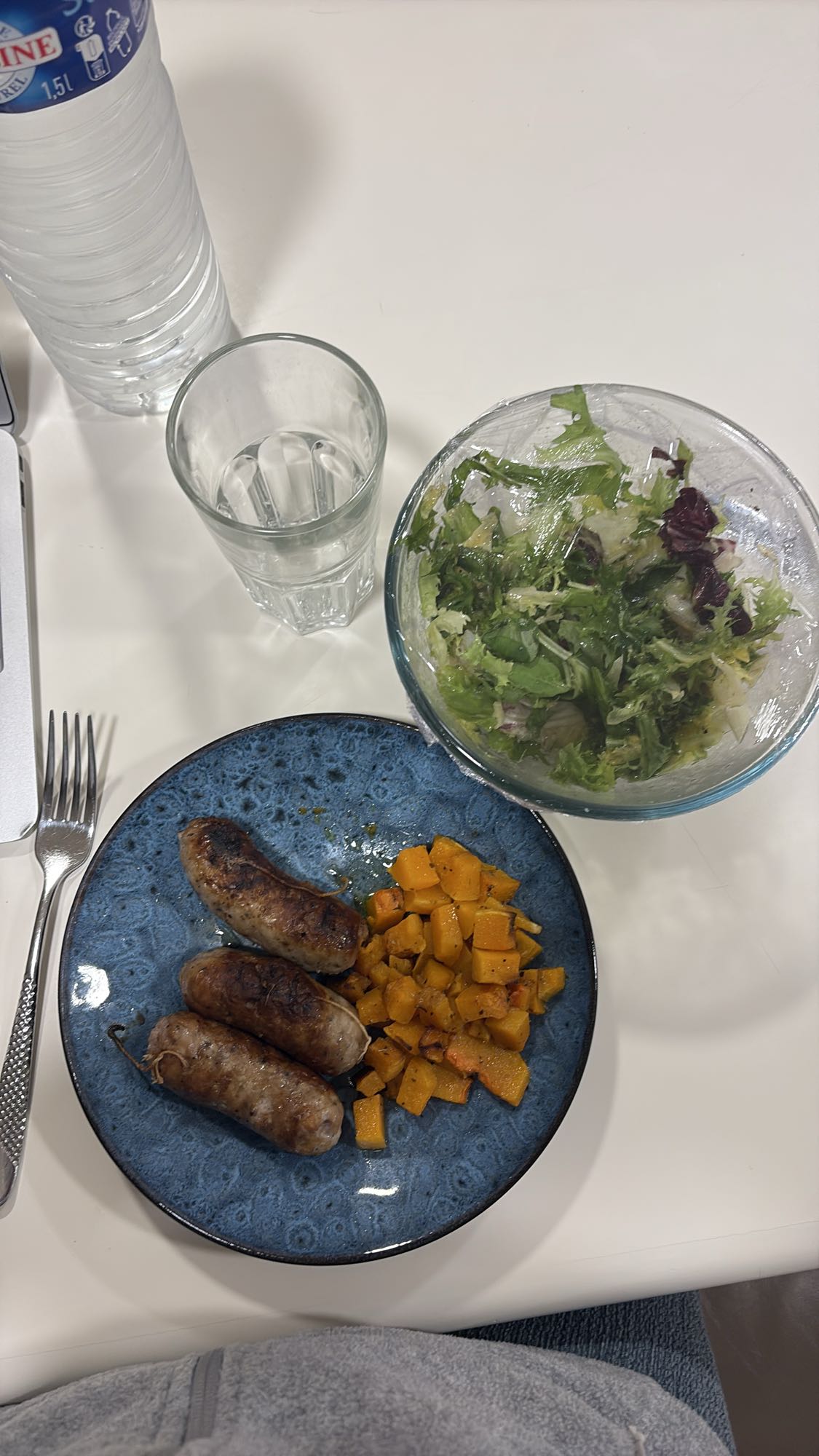 Saucisses et salade