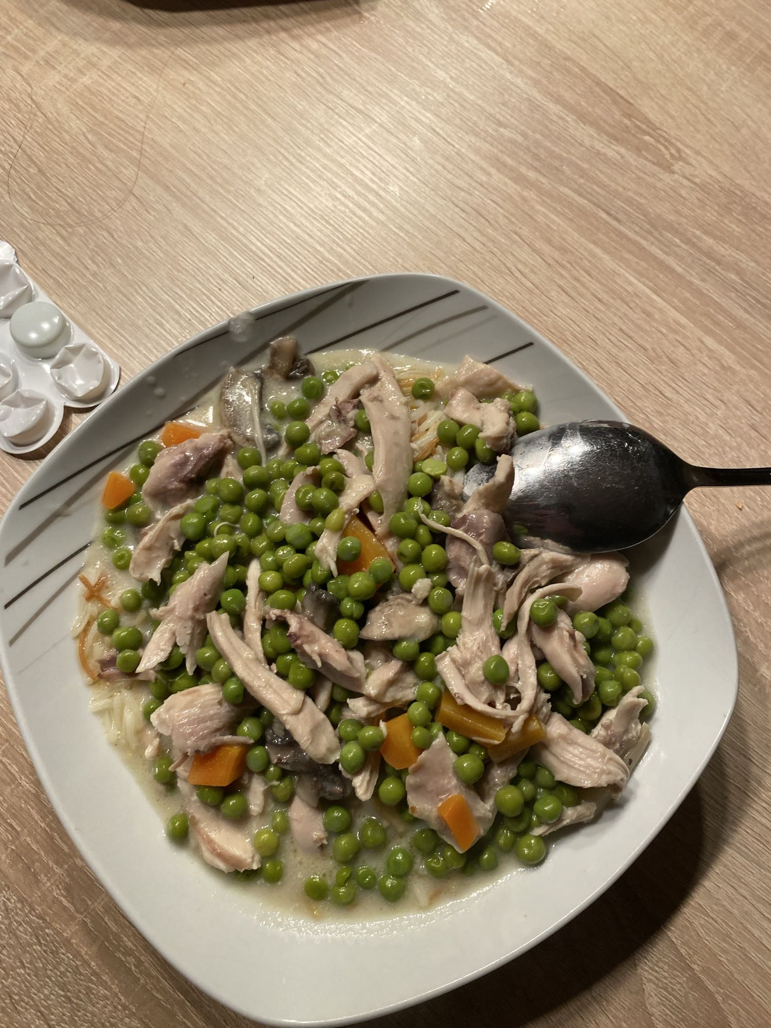 Kip met erwten en rijst