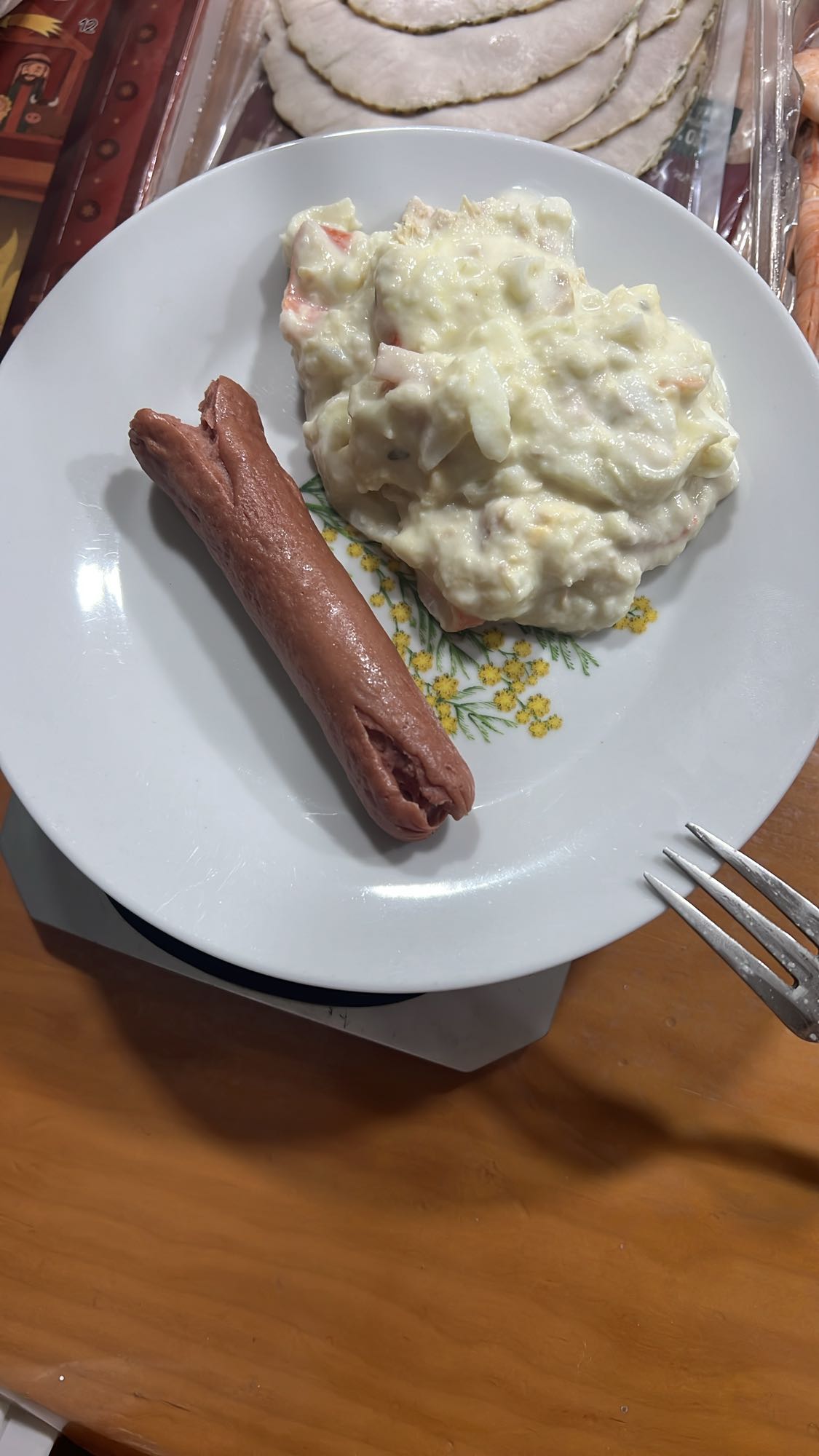 Salchicha y ensaladilla rusa