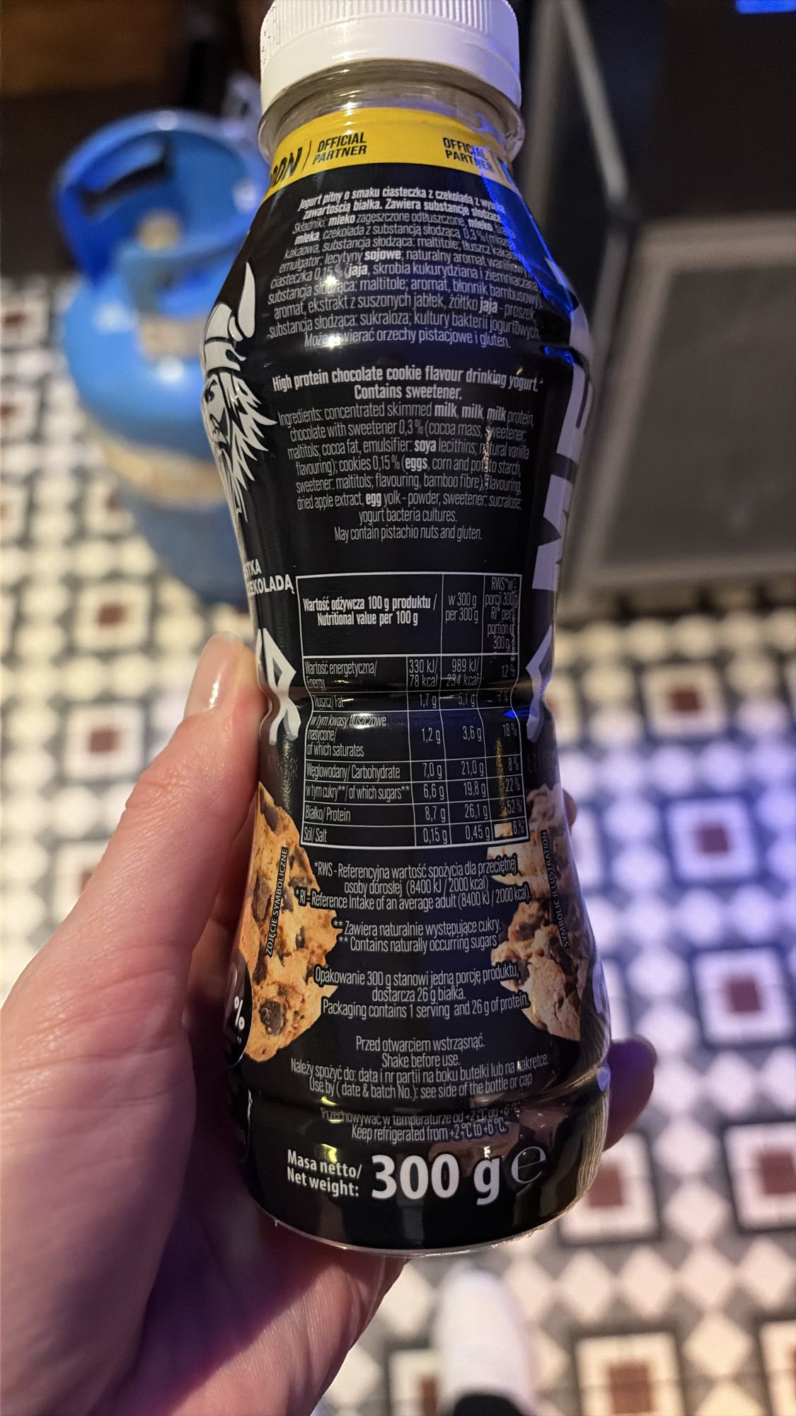 йогурт с печеньем и шоколадом