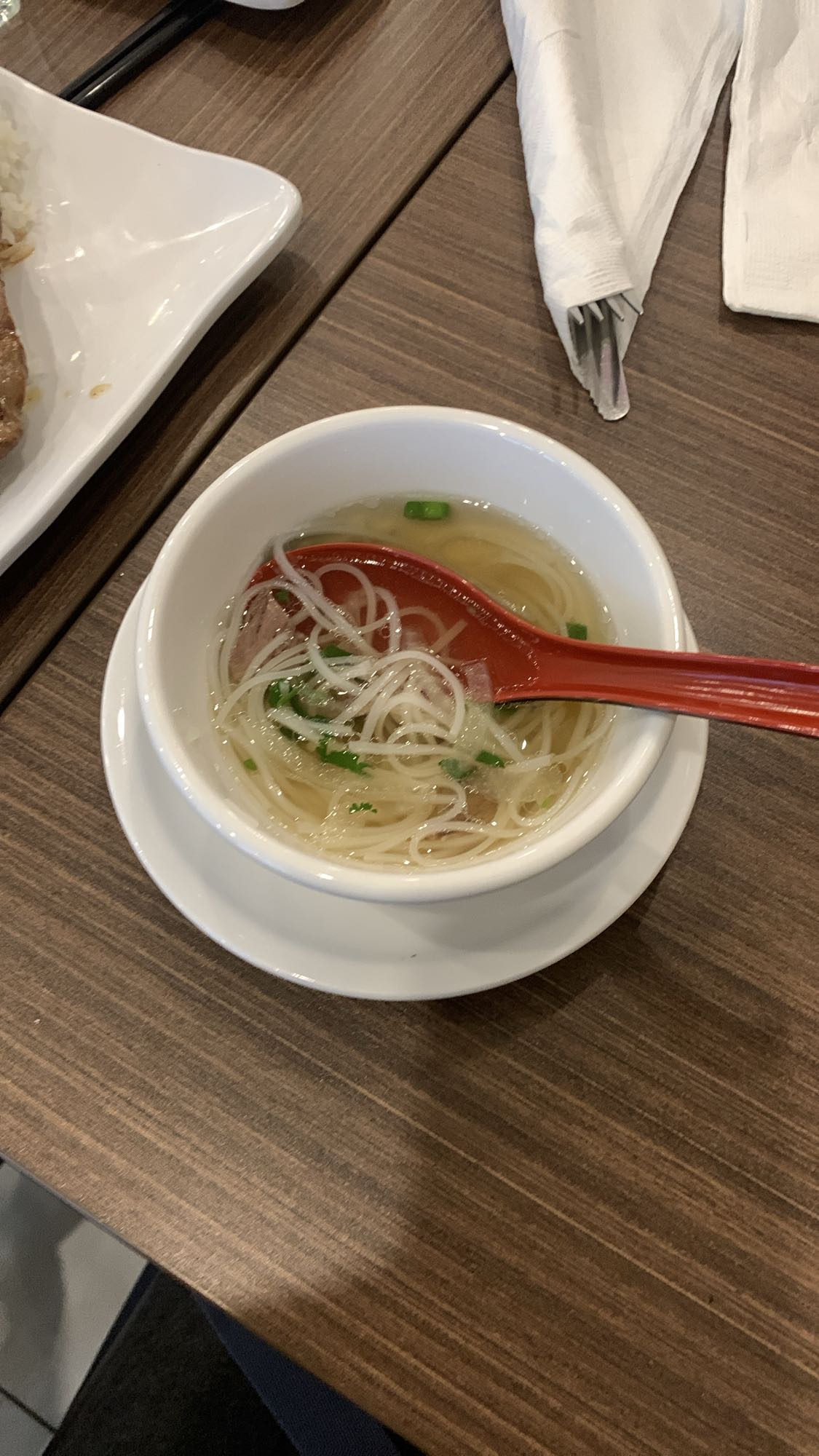 Soupe de nouilles claire