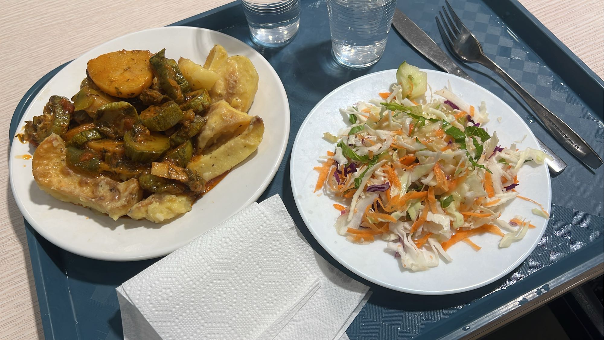 Sebzeli patates ve salata