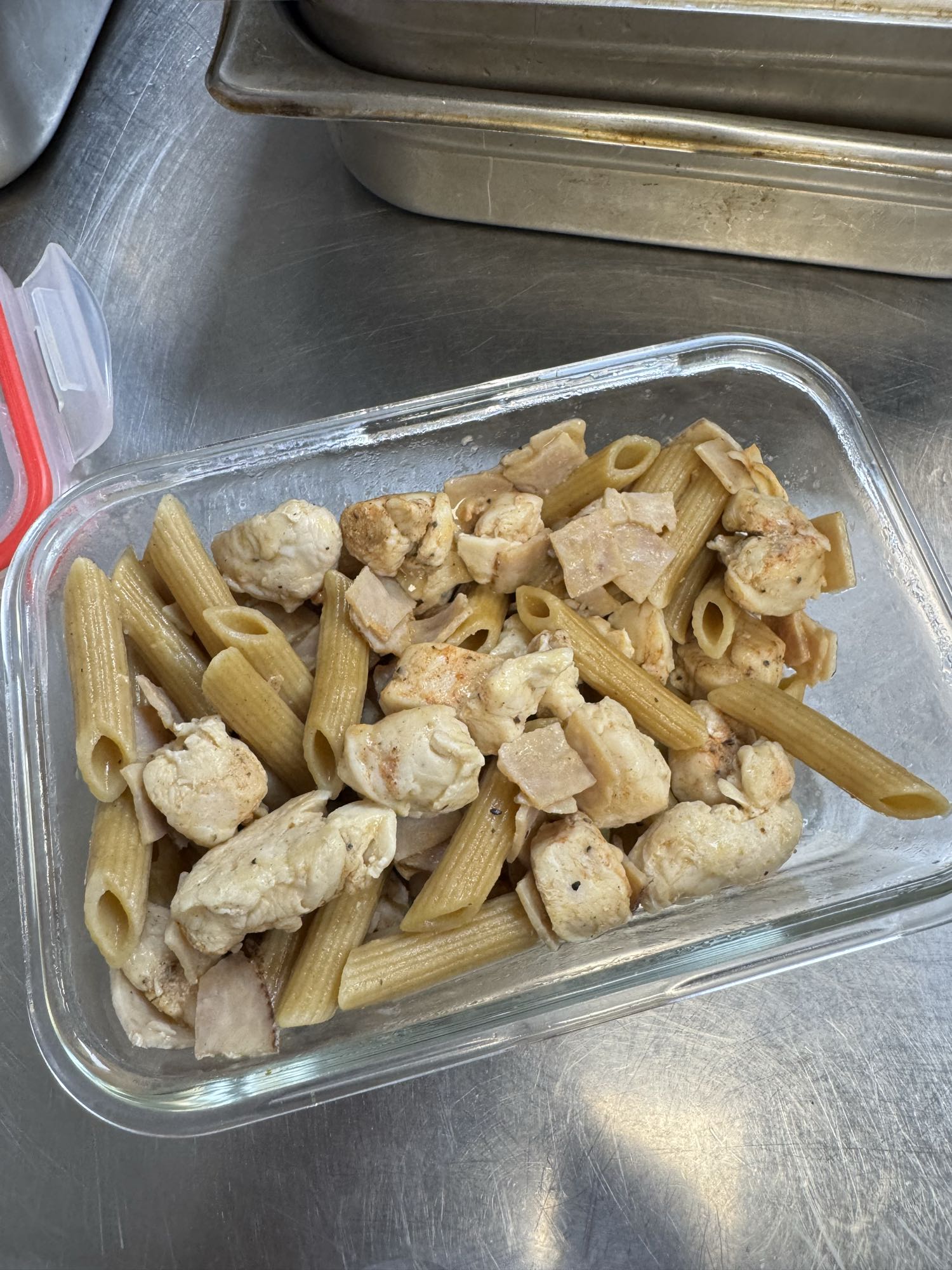 Pasta con pollo y jamón