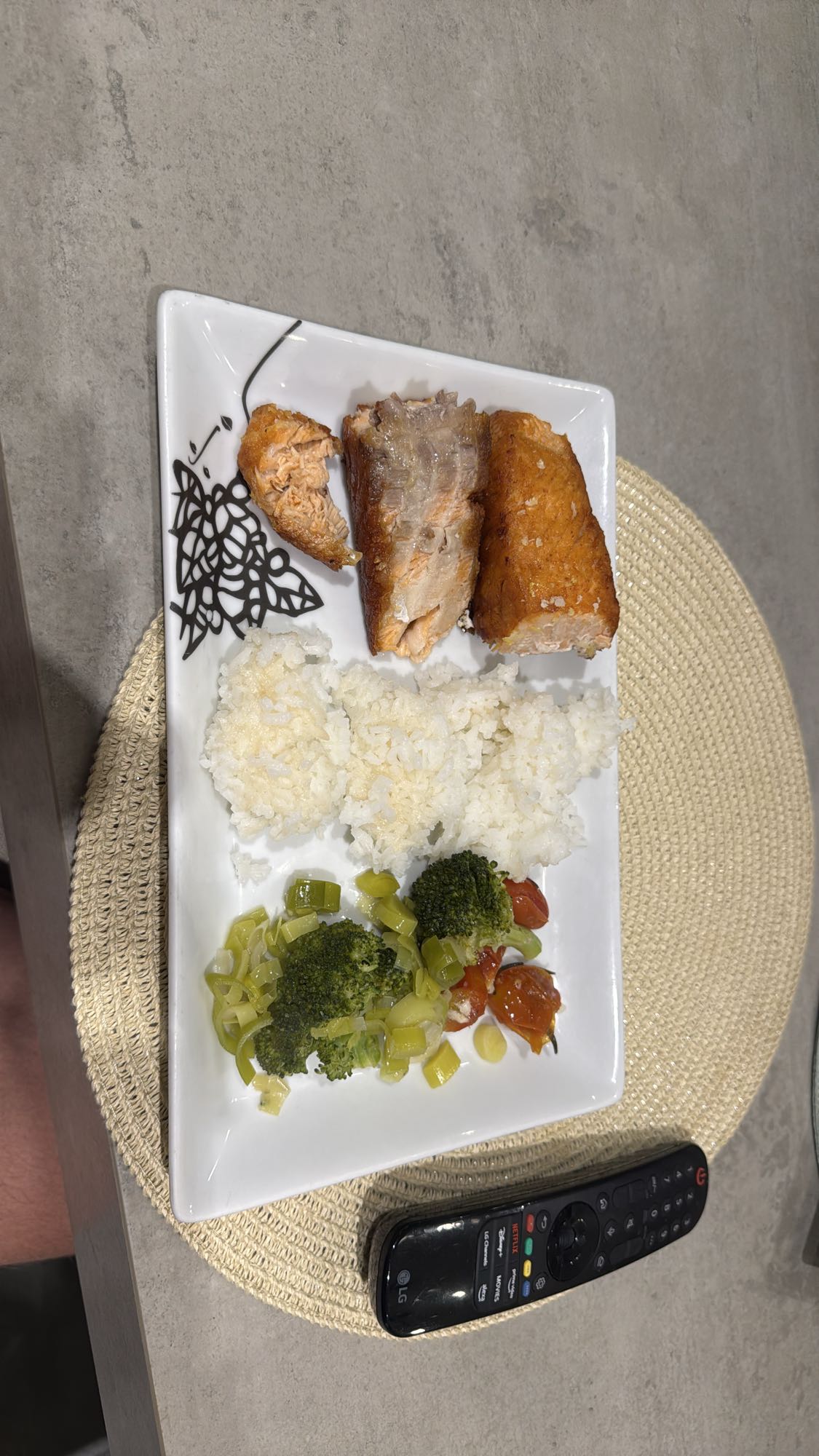 Salmón con arroz y verduras