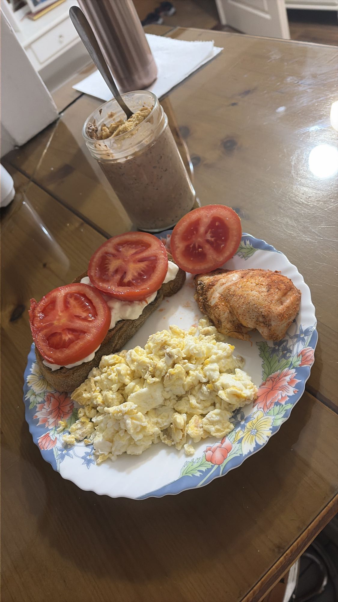 Mic dejun cu omletă proteică și budincă de chia