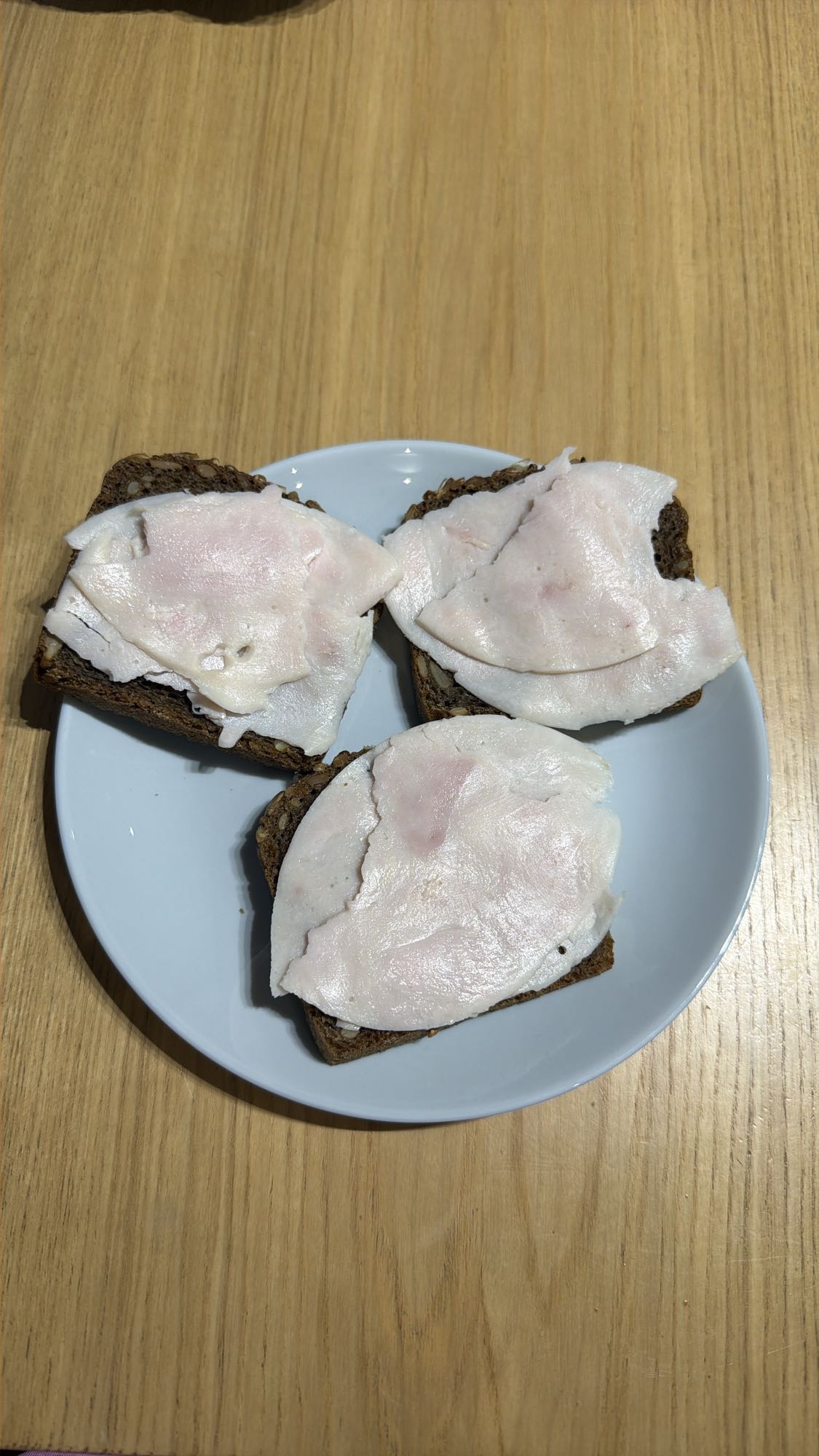 Kanapki z szynką drobiową