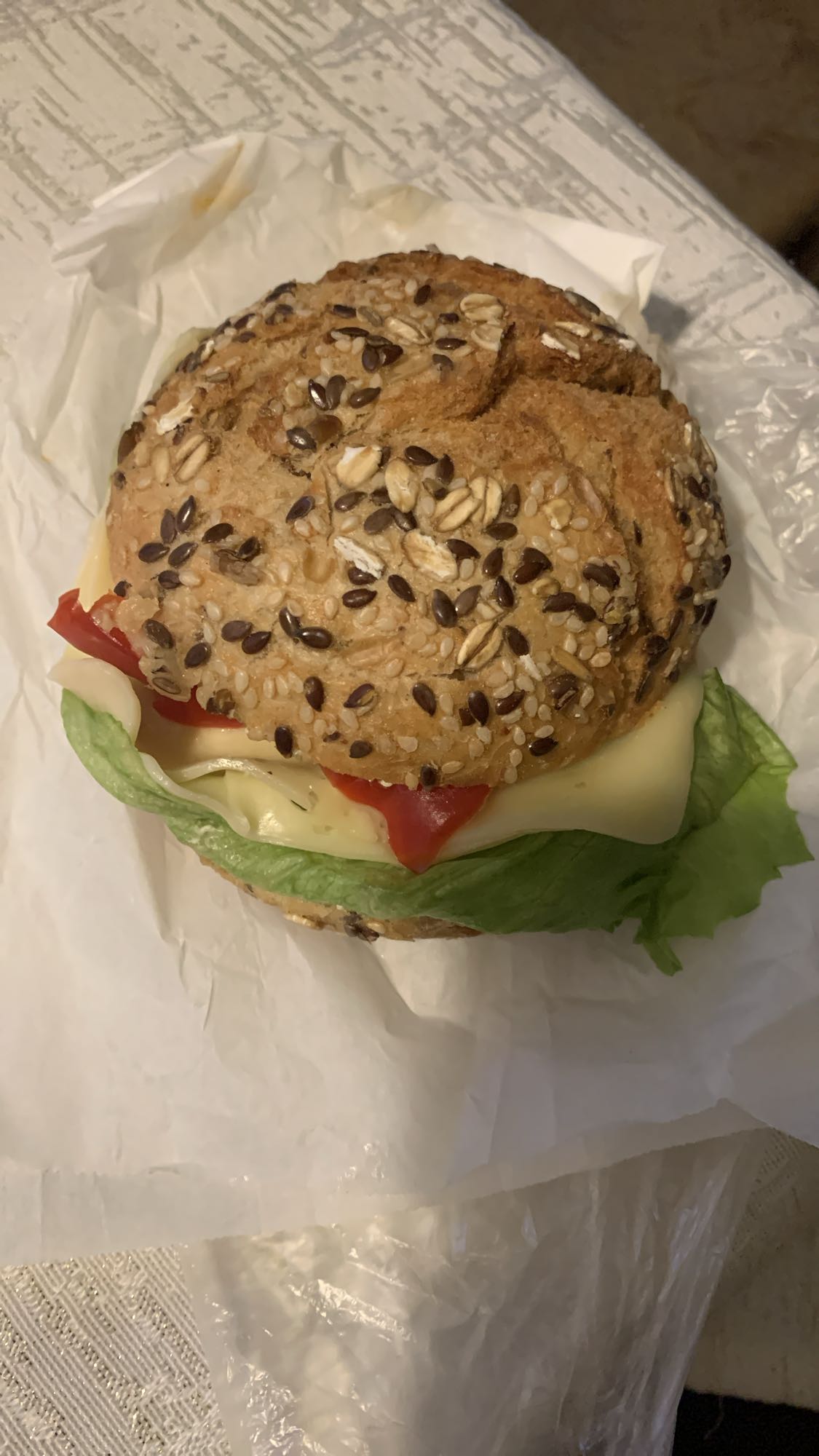 Kanapka z serem i warzywami