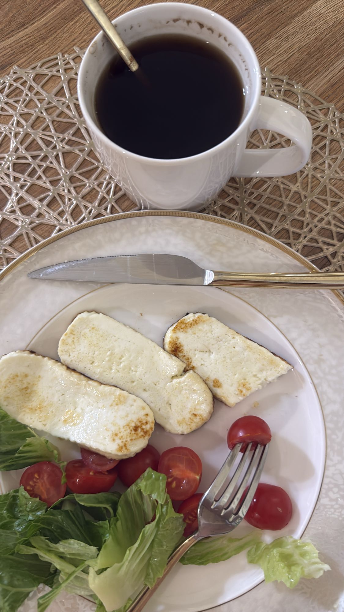 Жареный халлуми с овощами