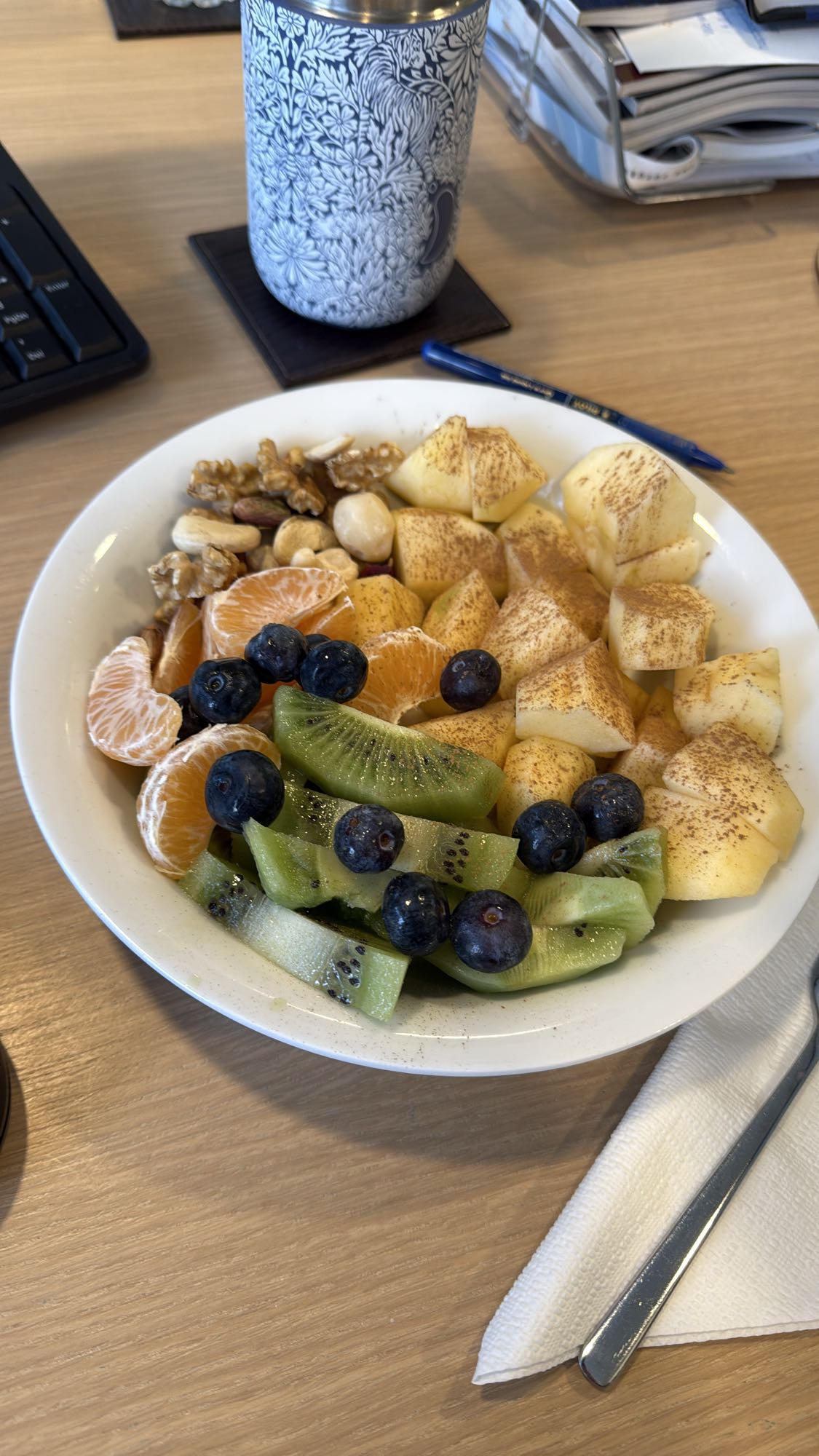 Φρουτοσαλάτα με ξηρούς καρπούς