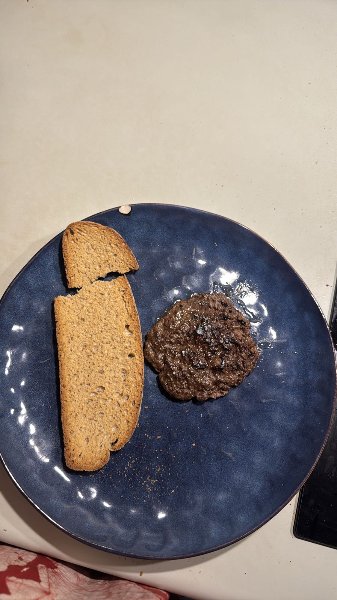 Steak et pain grillé