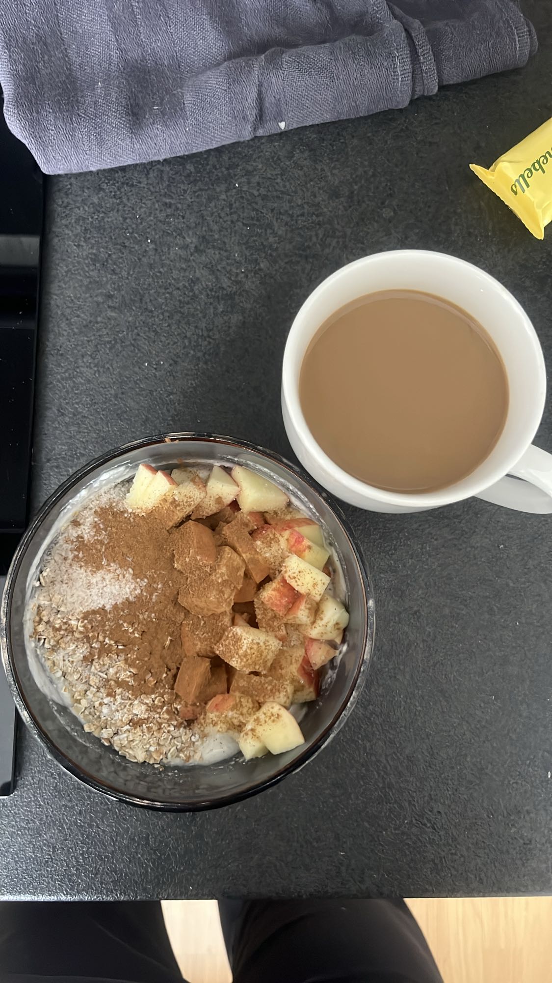 Yoghurt m. havre og eple