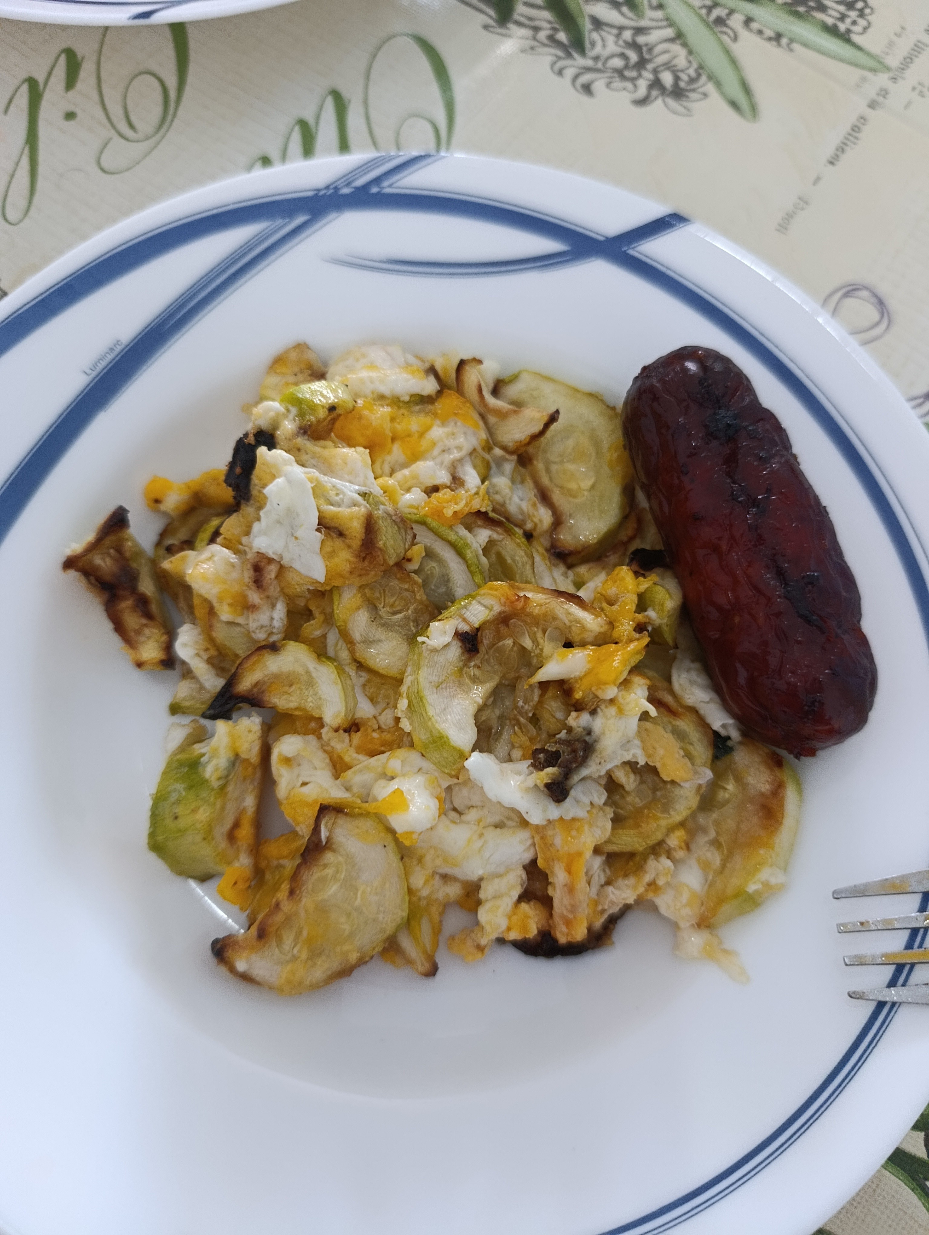 Huevos con calabacín y chorizo