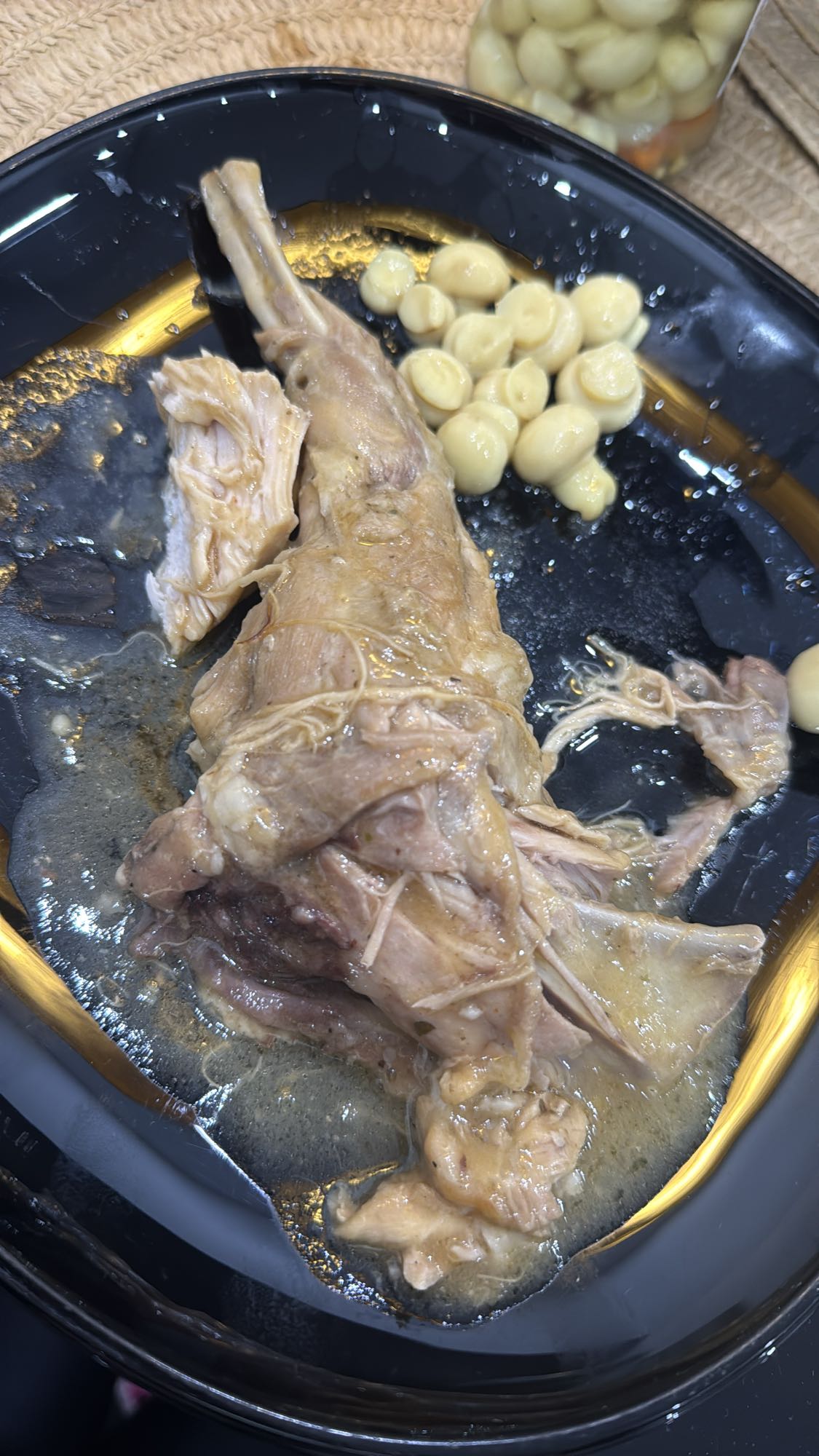 Królik duszony z makaronem