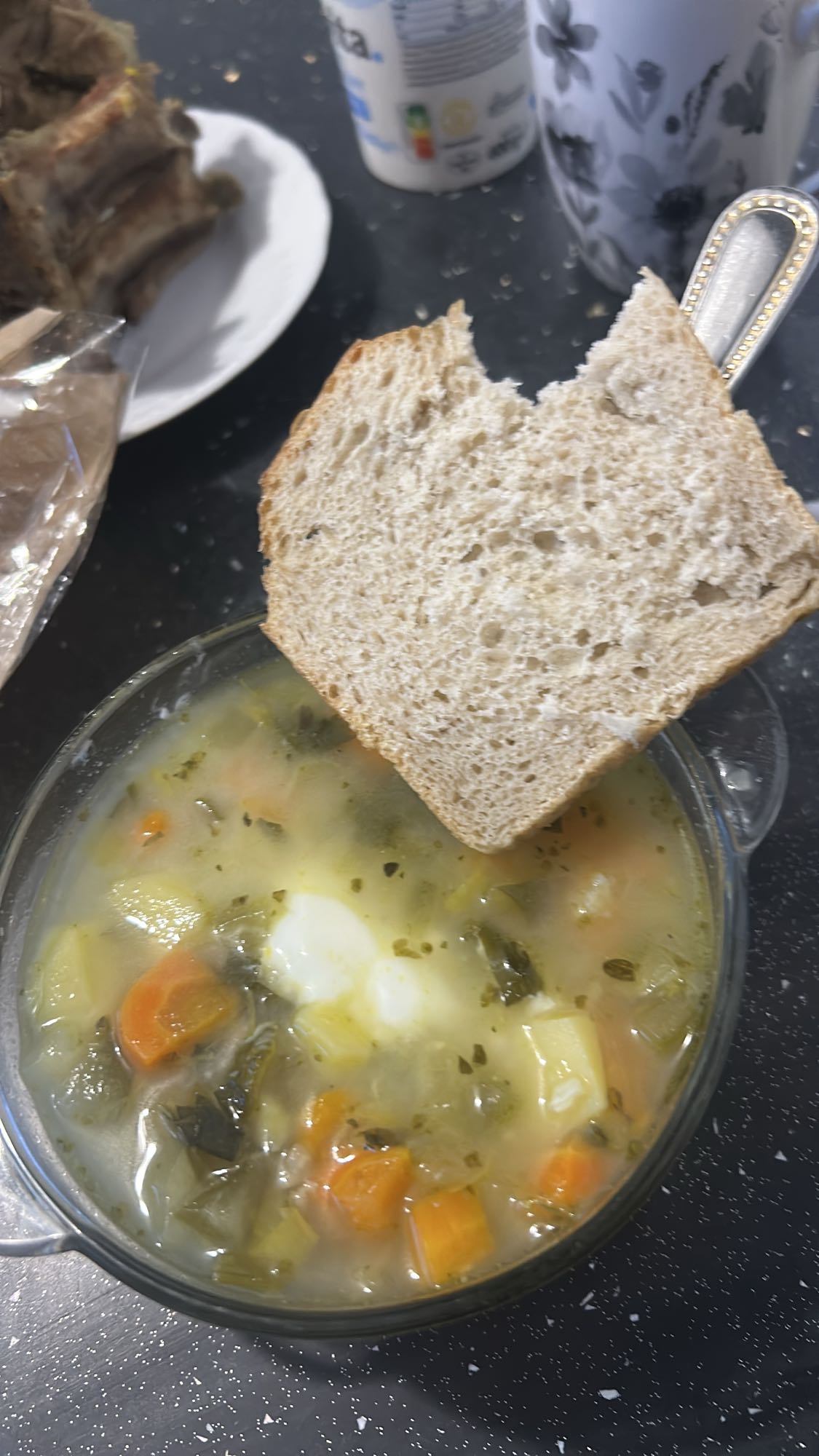 zupa jarzynowa z chlebem