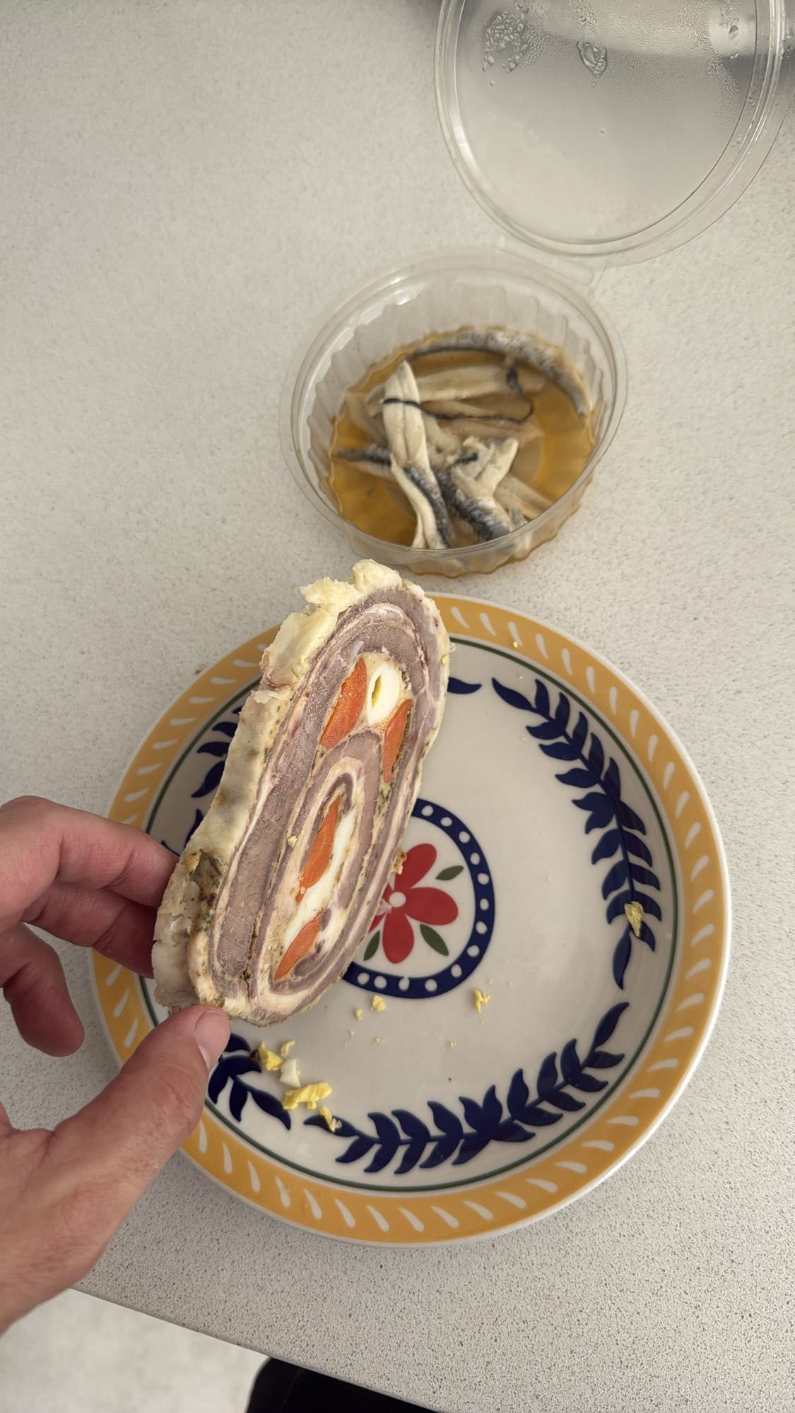 Rollo de carne y anchoas