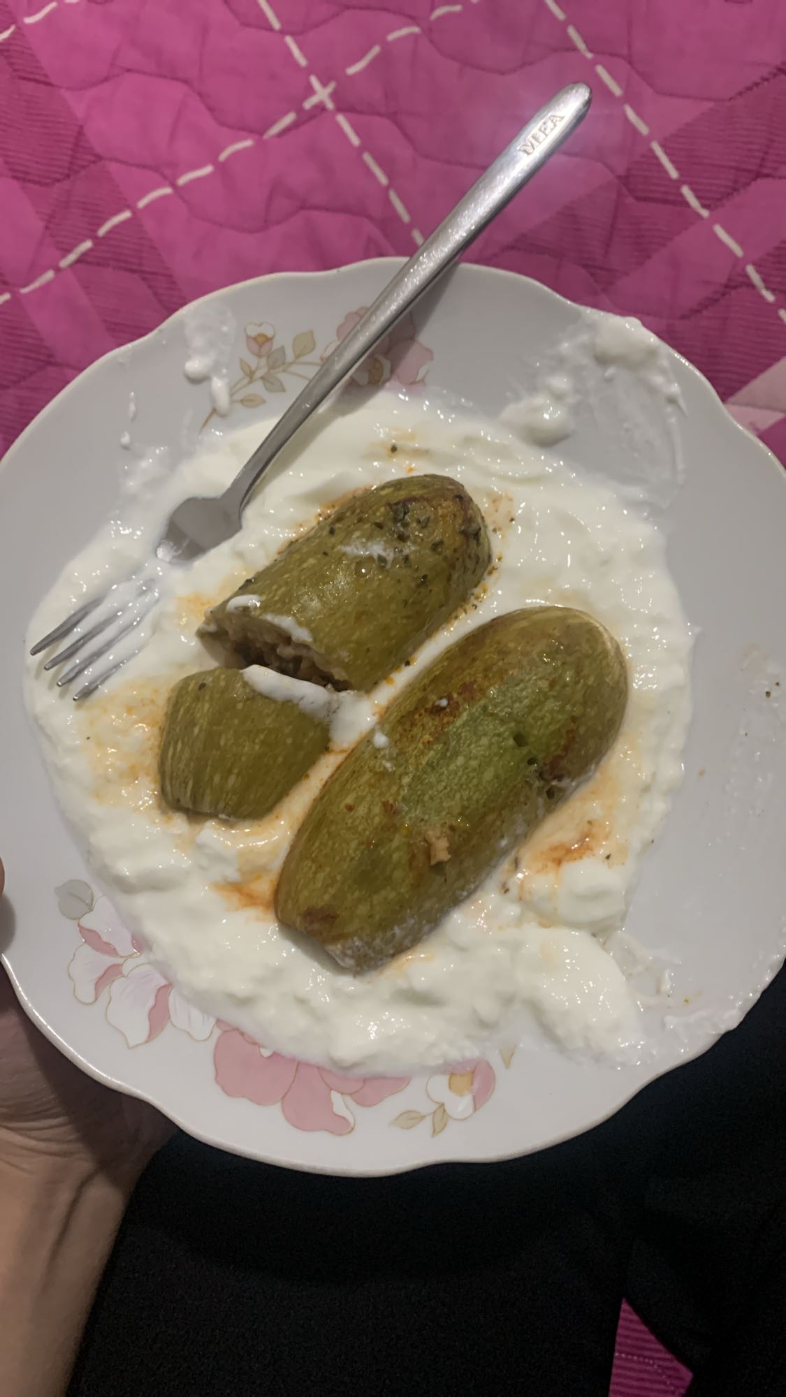 Stuffed zucchini with yogurt