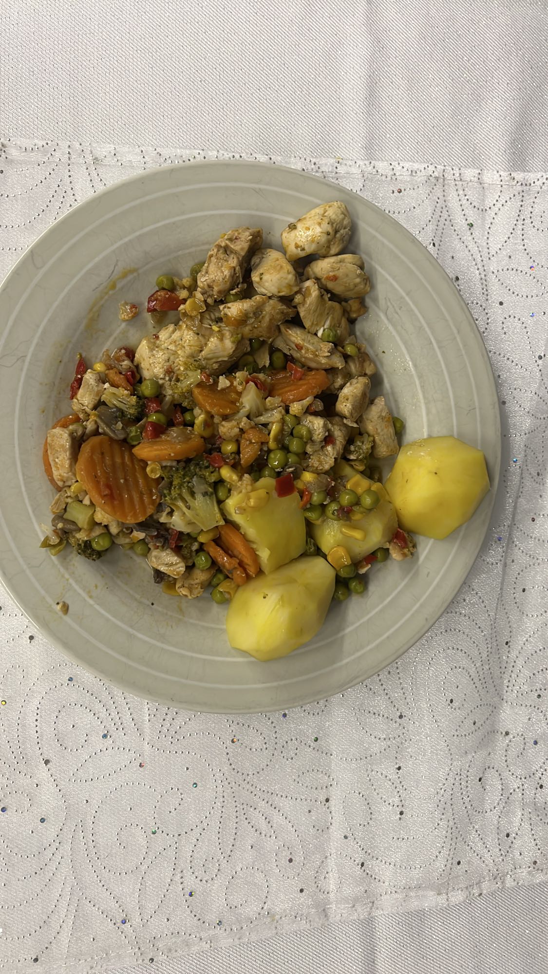 kurczak z warzywami i ziemniakami