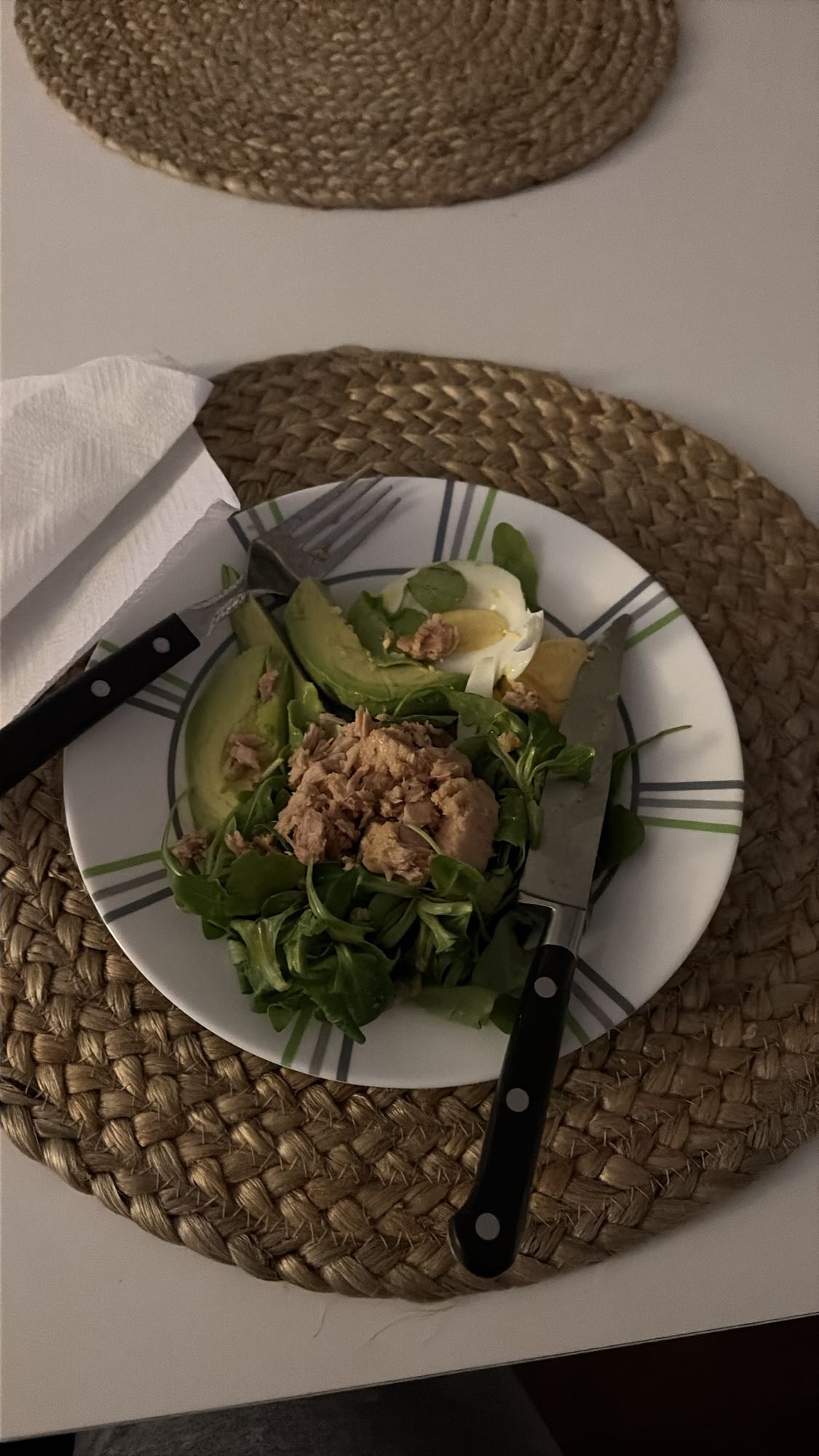 ensalada de atún y huevo