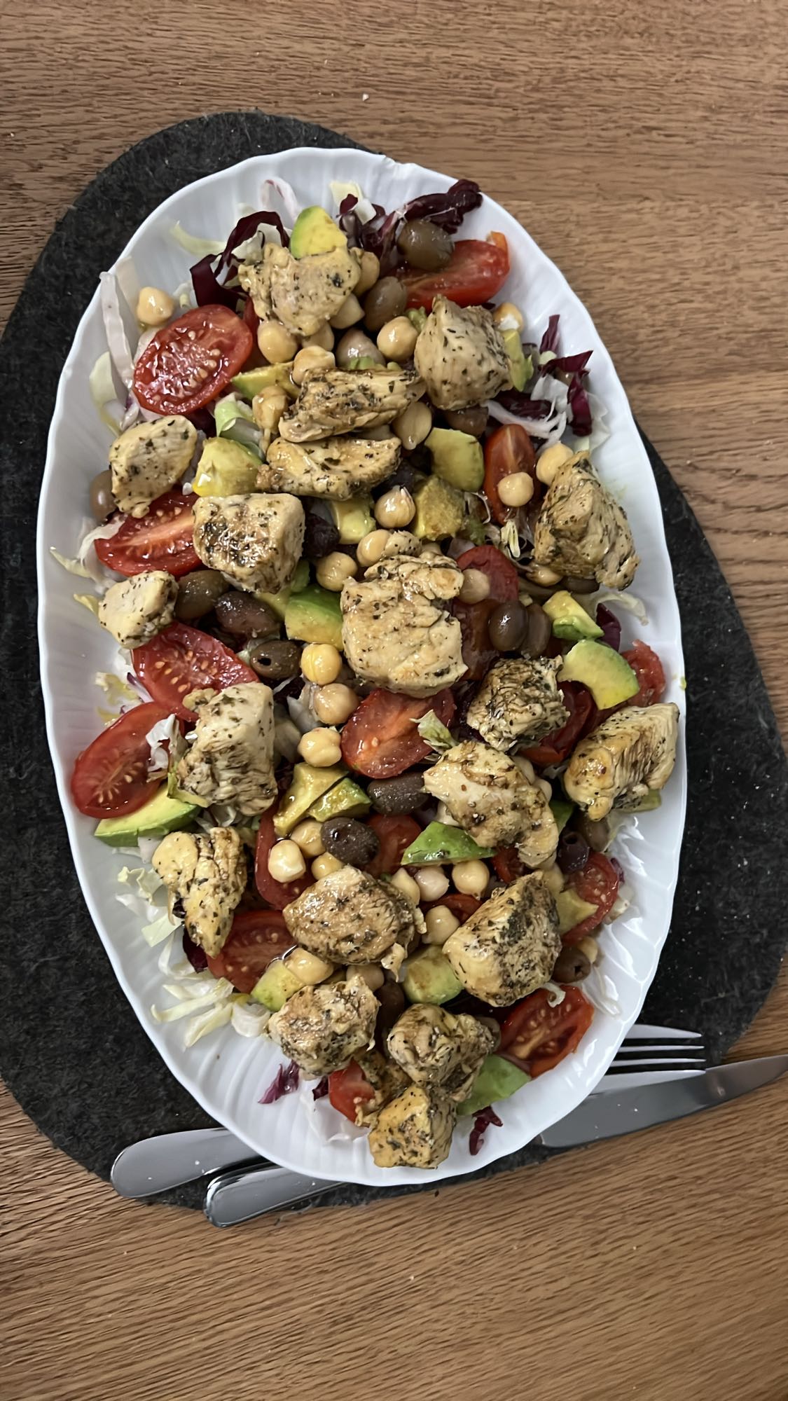 Tavuklu Akdeniz Salatası