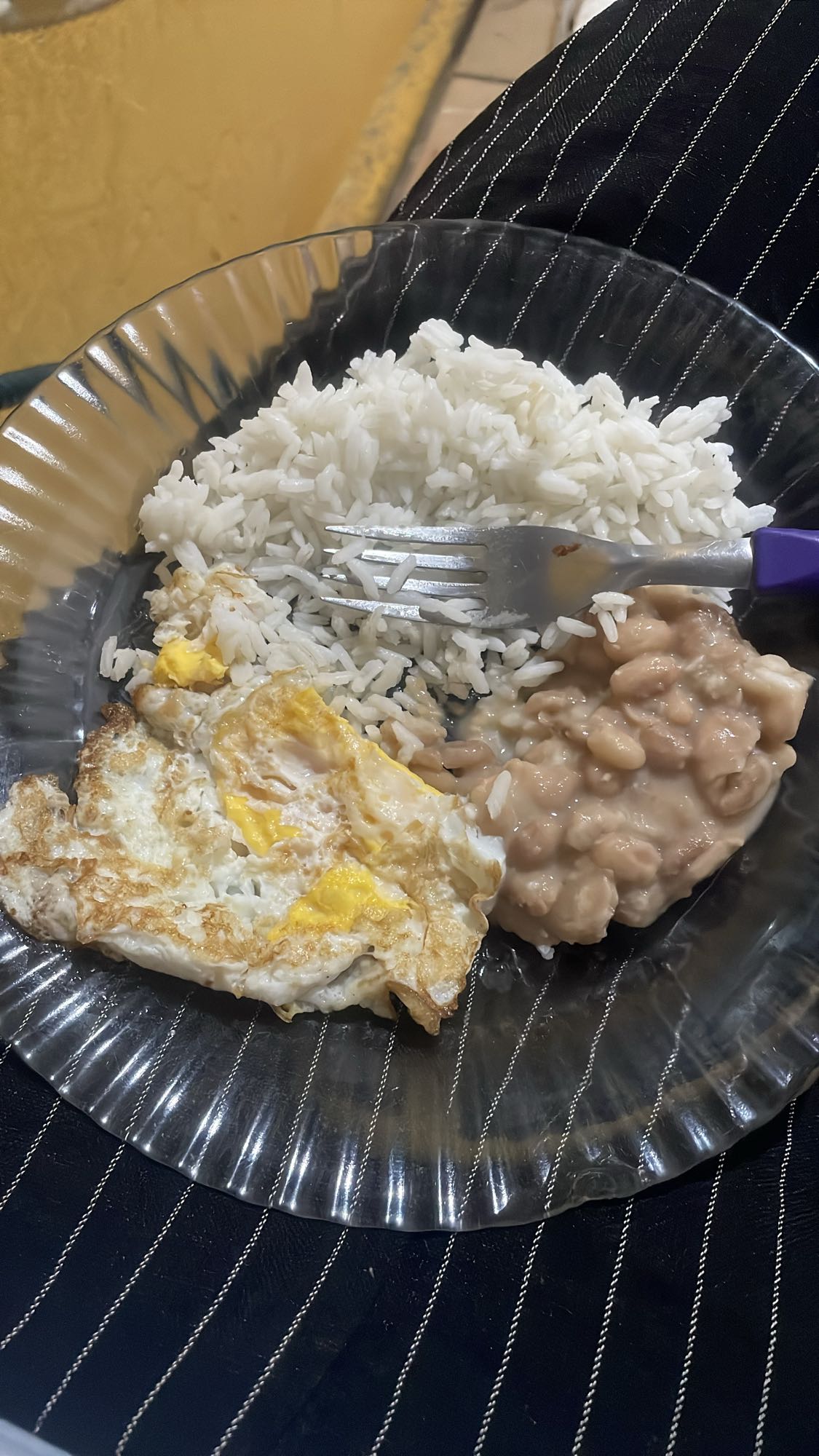 Arroz, feijão e ovo frito