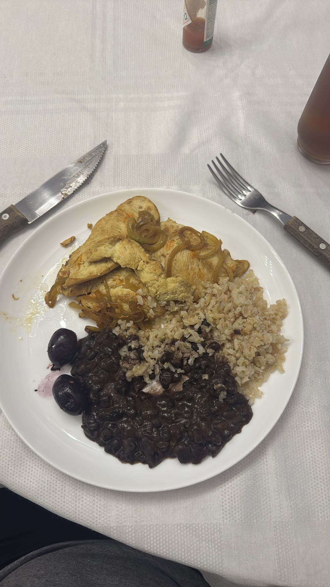 Frango com arroz e feijão