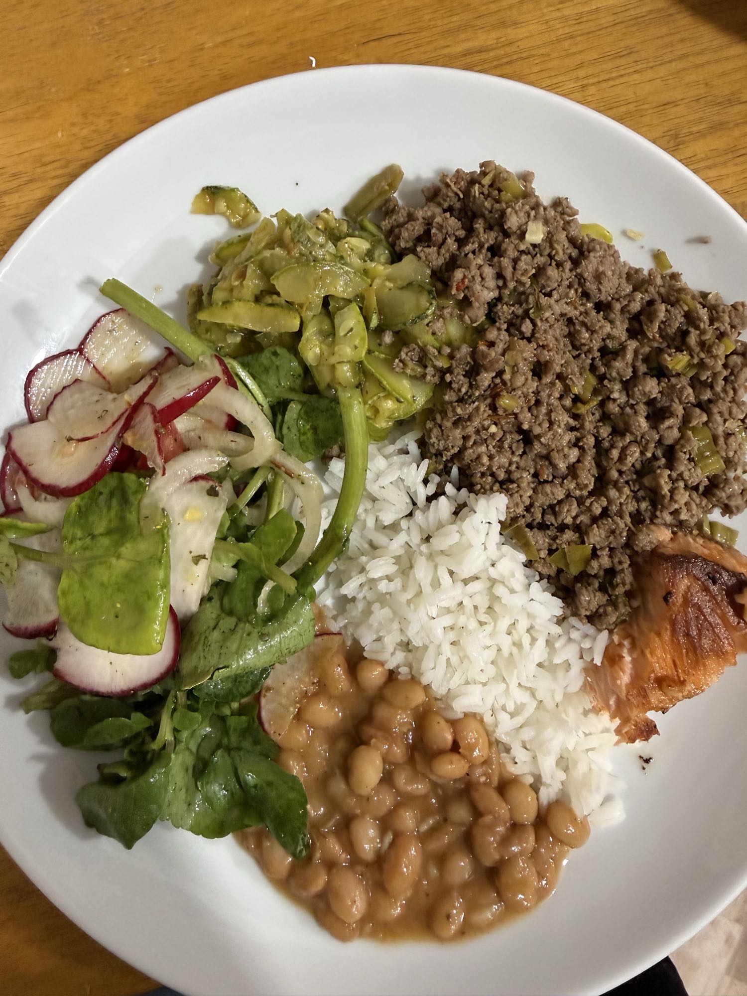 Prato com carne e arroz