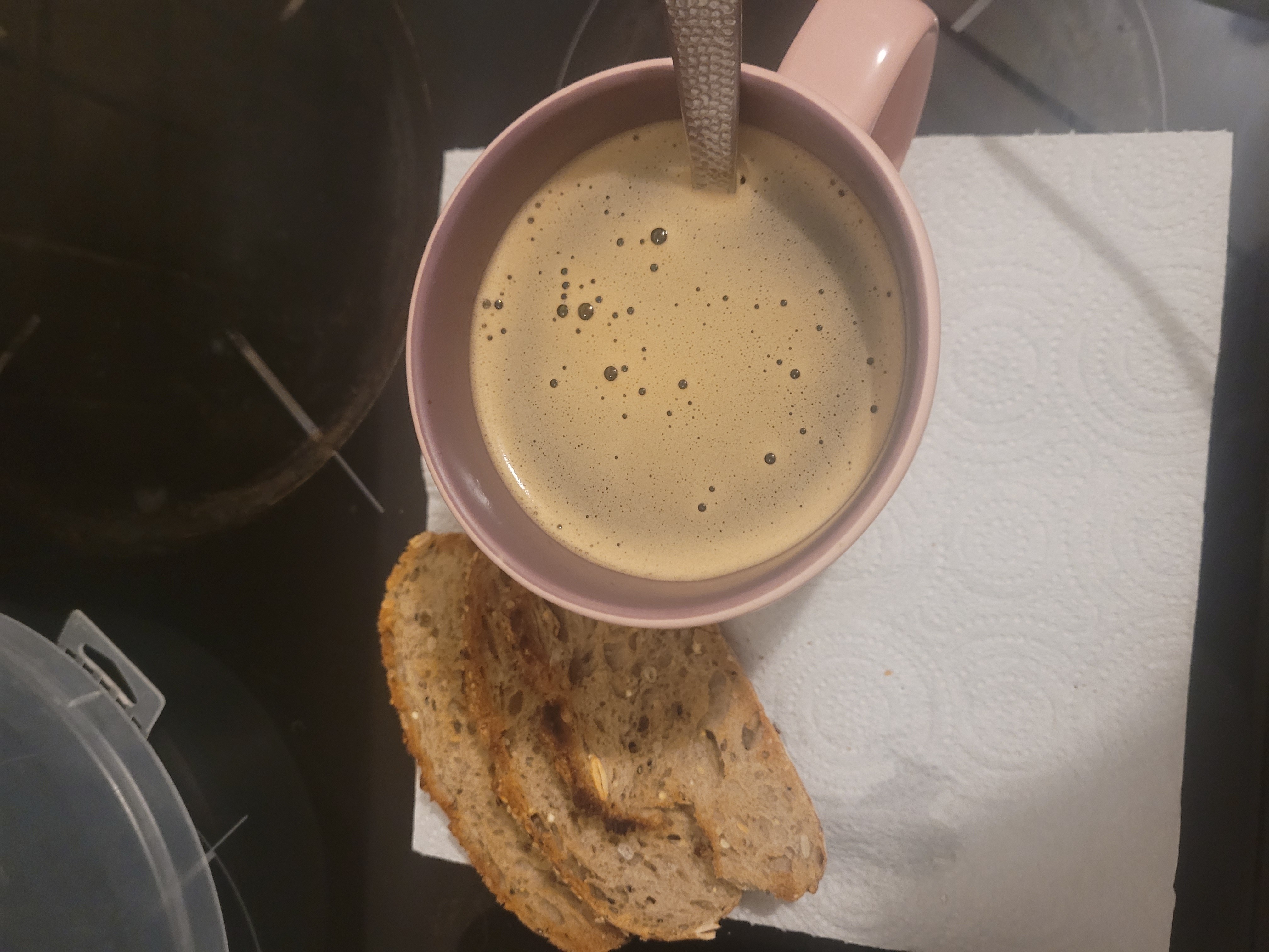 Café et pain aux céréales