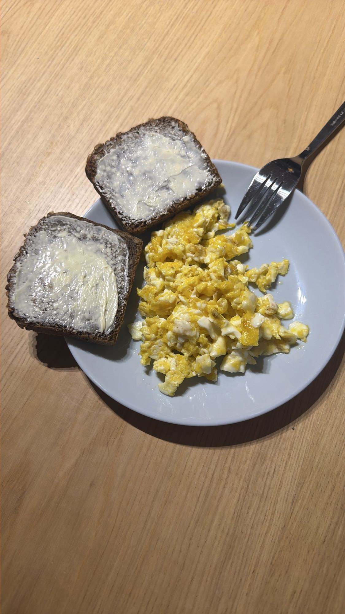 Jajecznica z chlebem