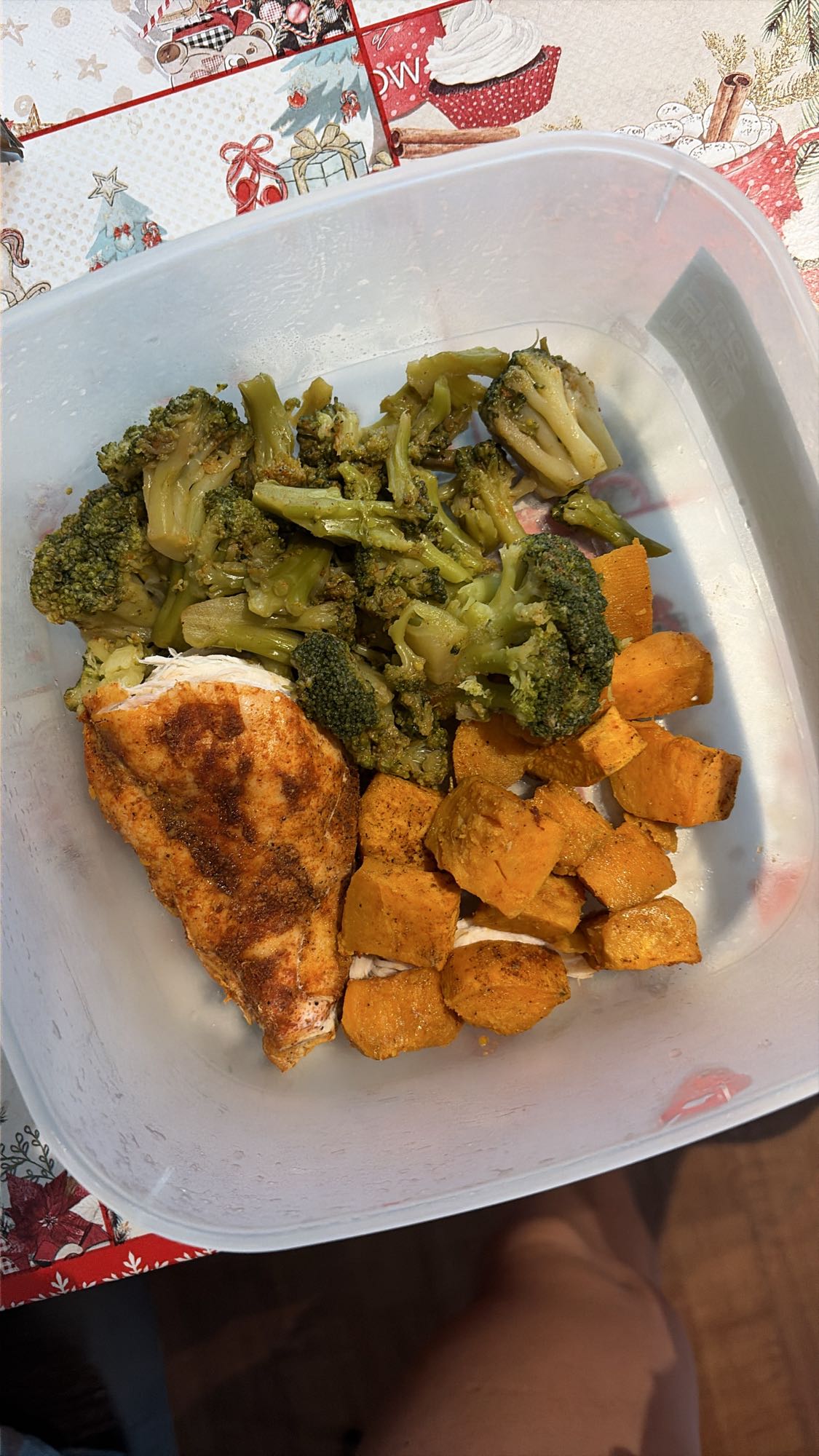 Piept de pui cu broccoli și cartof dulce