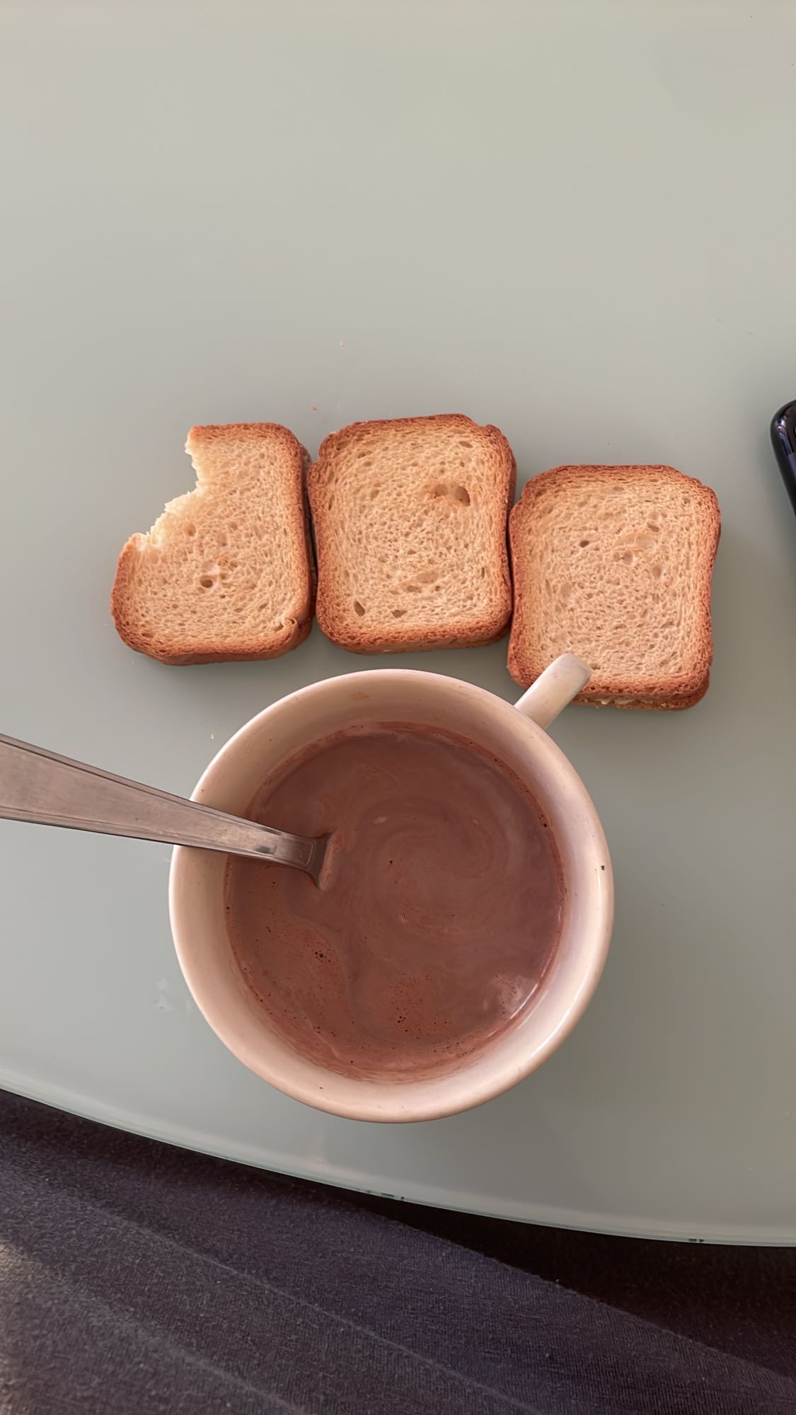 Chocolat chaud et biscottes