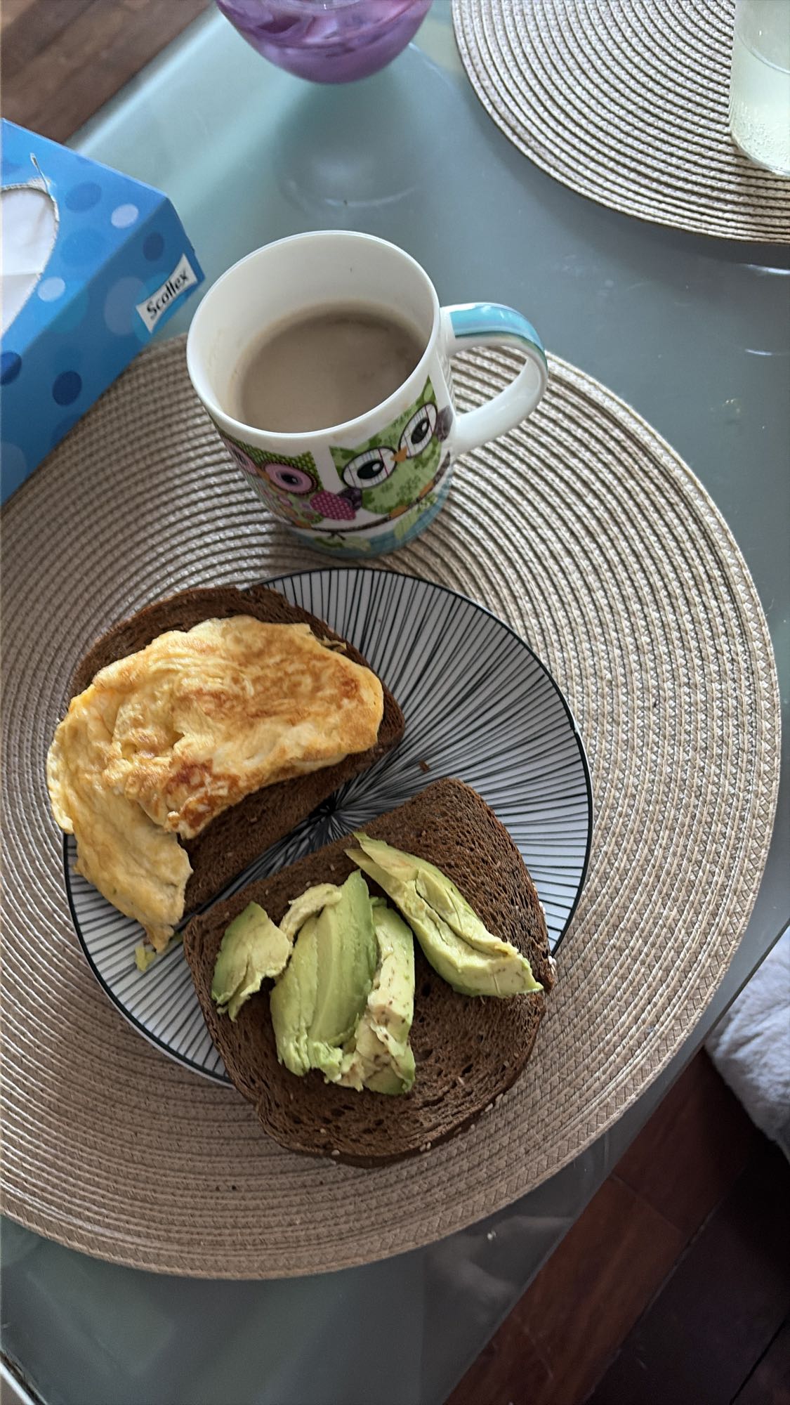 Tostadas con huevo y aguacate