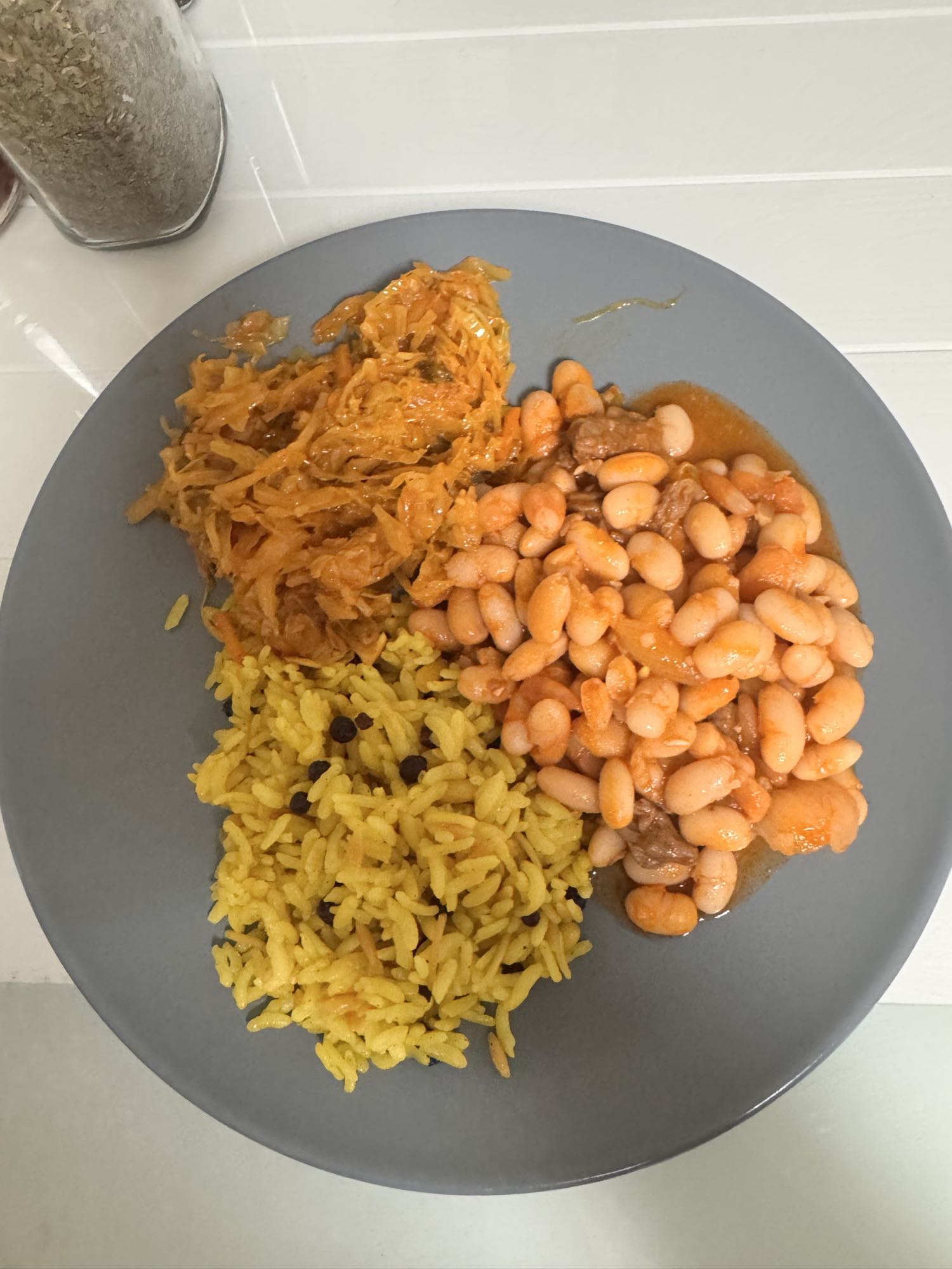 Фасоль с рисом и капустой