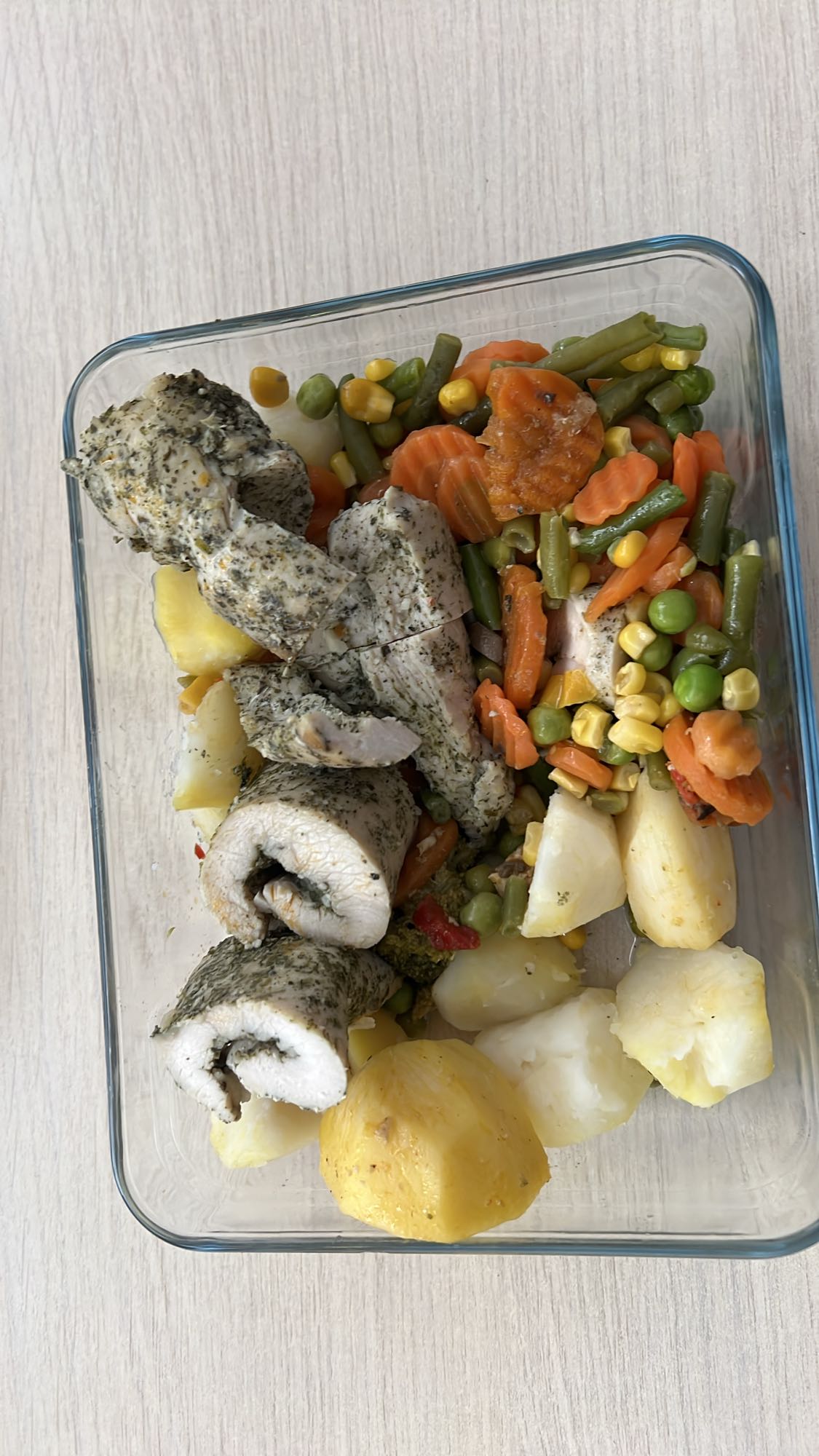 Indyk z ziemniakami i warzywami