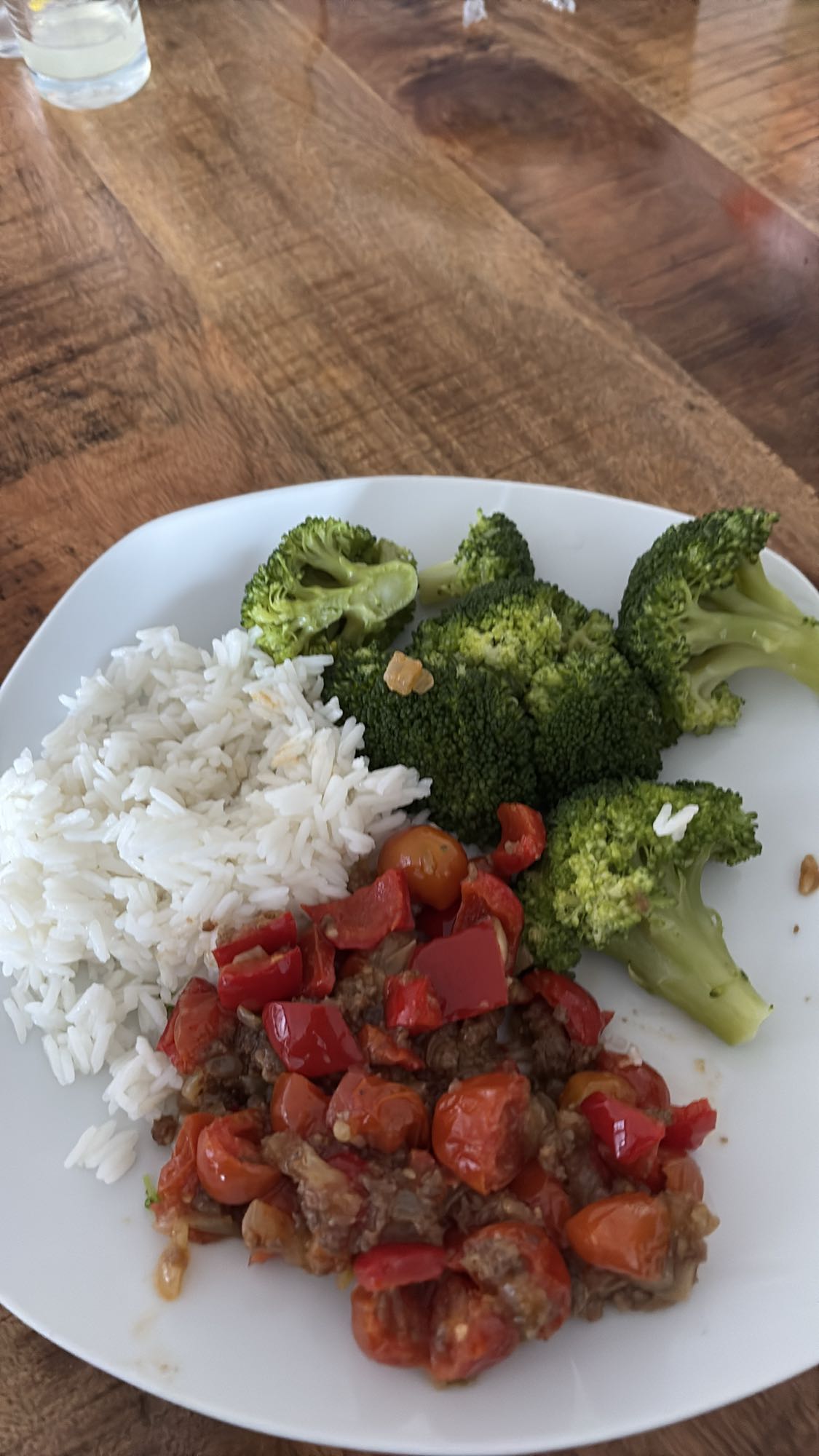 Rijst met groenten en vlees