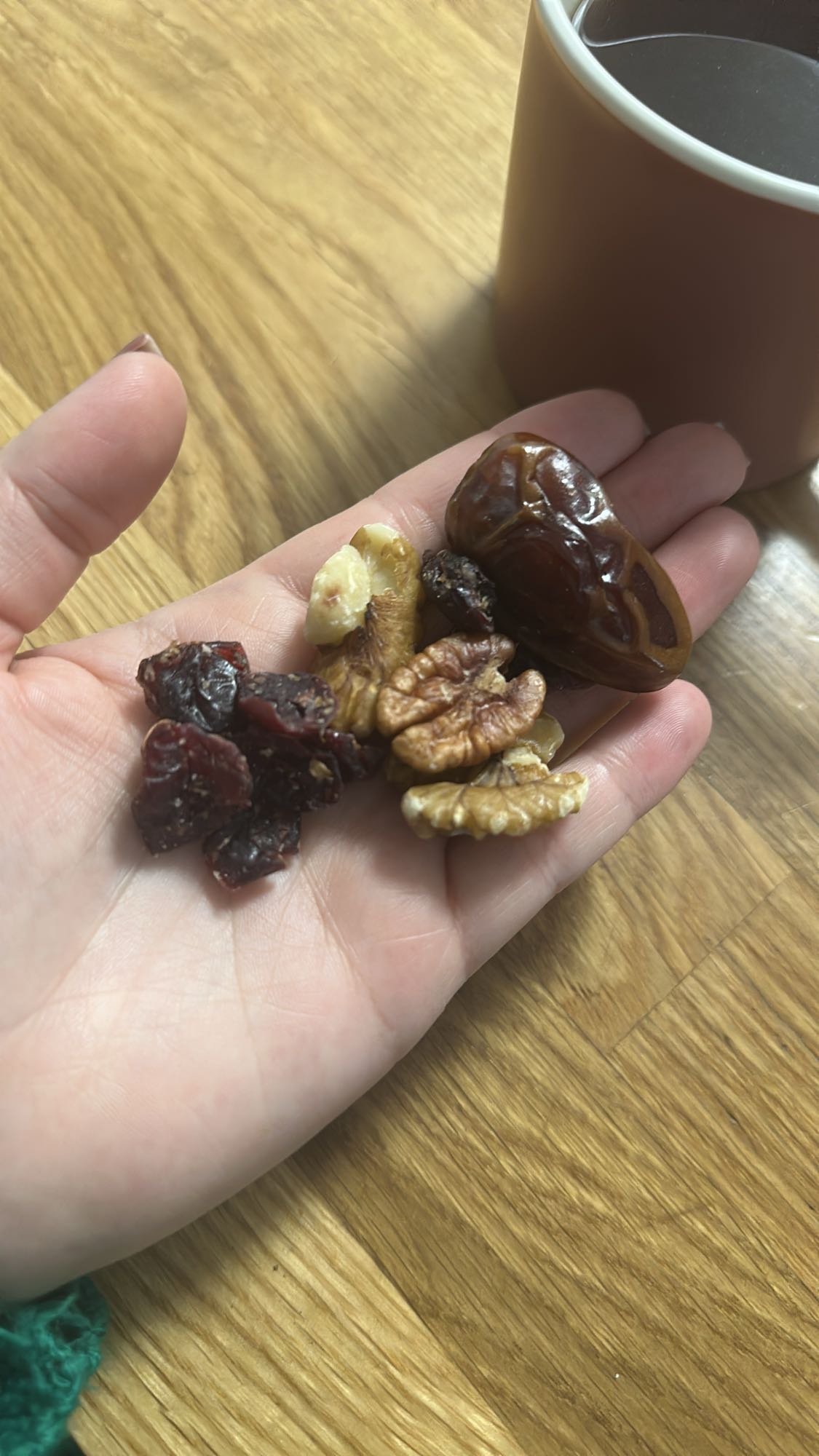 Gustare cu nuci și fructe