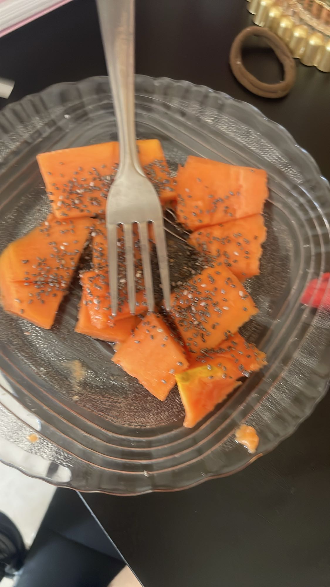 Mamão com sementes de chia