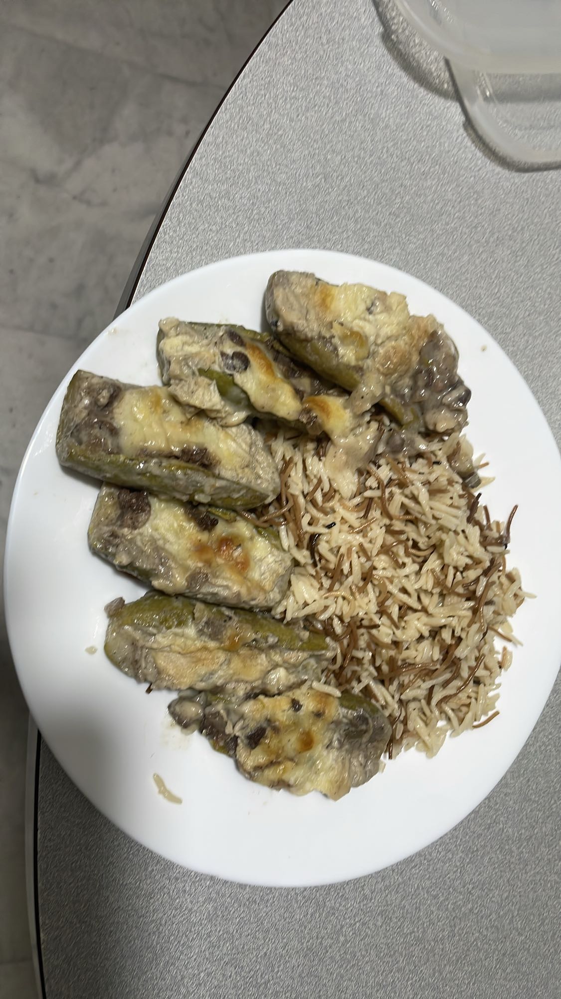 Stuffed zucchini with rice