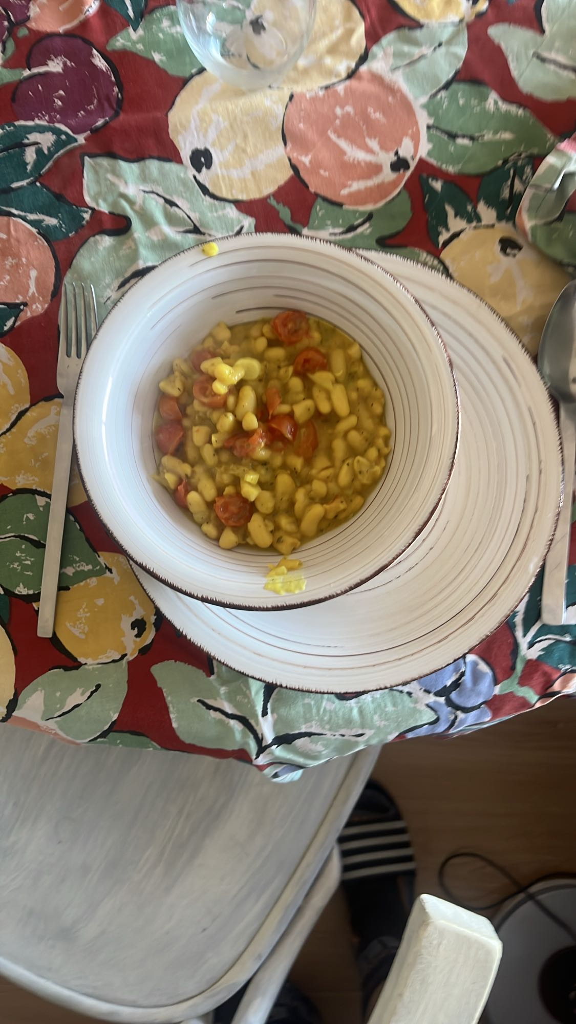 guiso de alubias y tomate