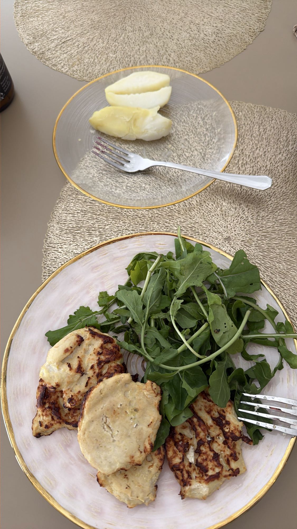 Куриные котлеты с рукколой