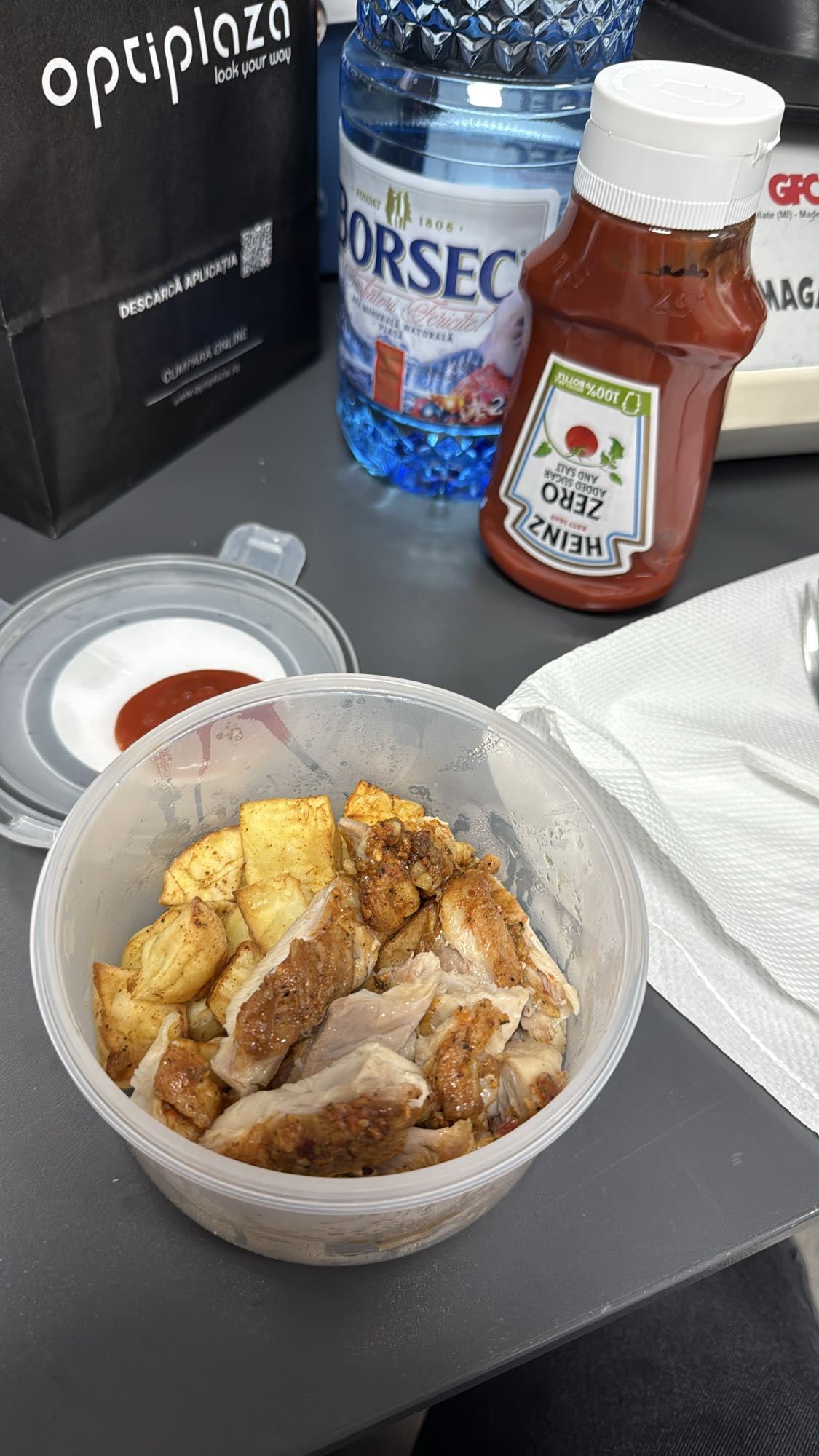 Pui cu cartofi prăjiți