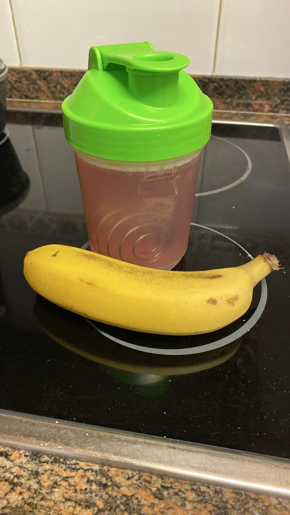 Plátano y batido de proteína en polvo