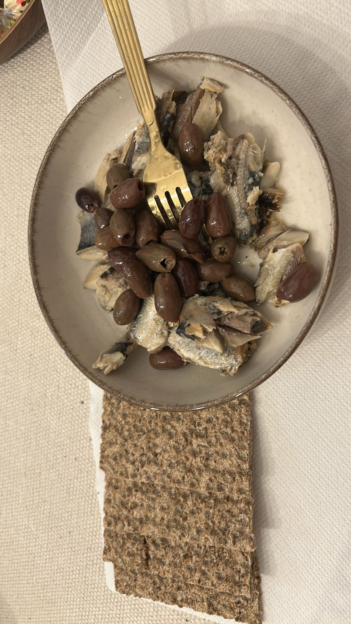 Sardine cu masline si paine crocanta